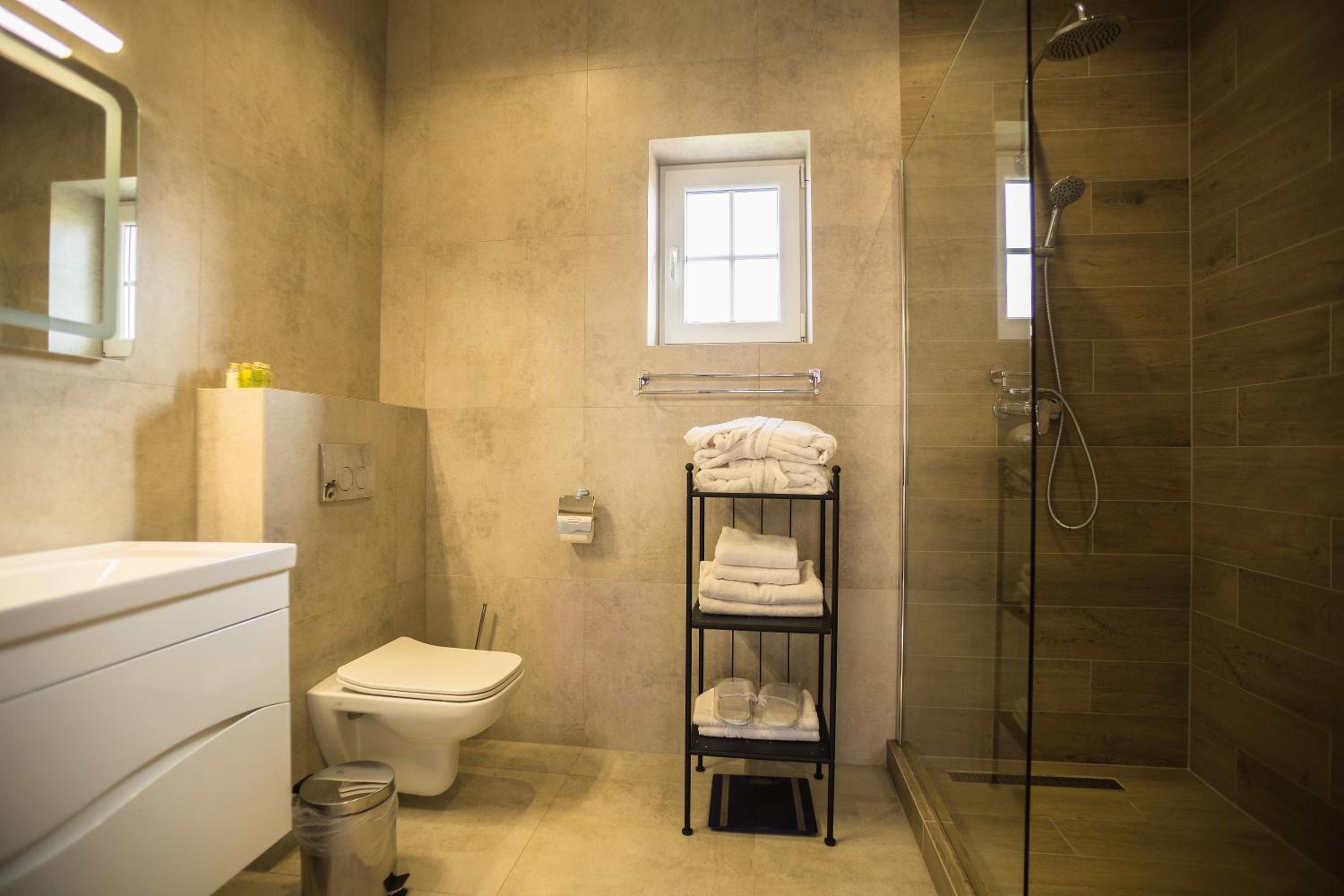 Deluxe Room (2 Adults + 1 Child) photo 3