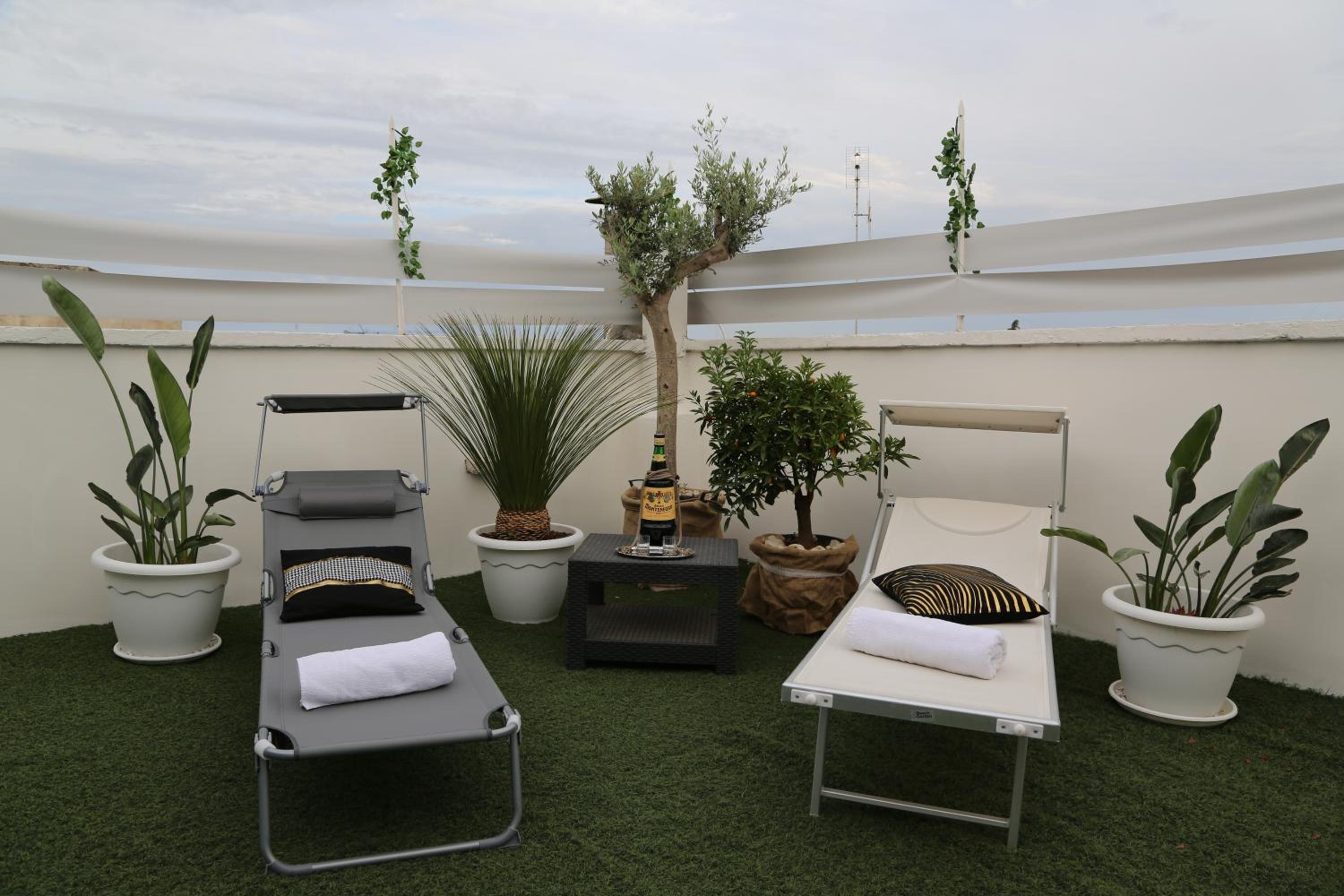Large Double Room - Photo 9