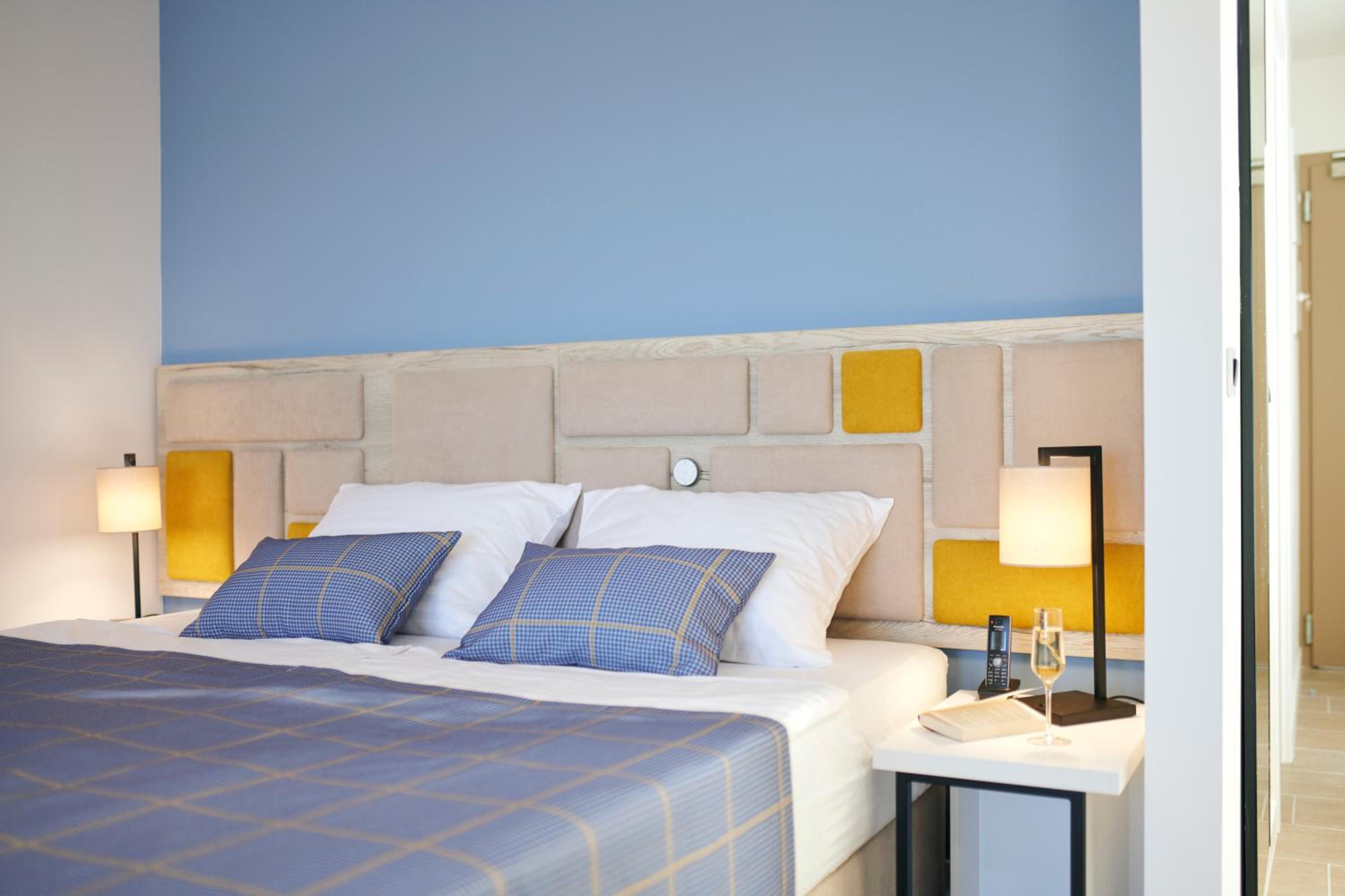Studio Apartment with Balcony - Photo 3