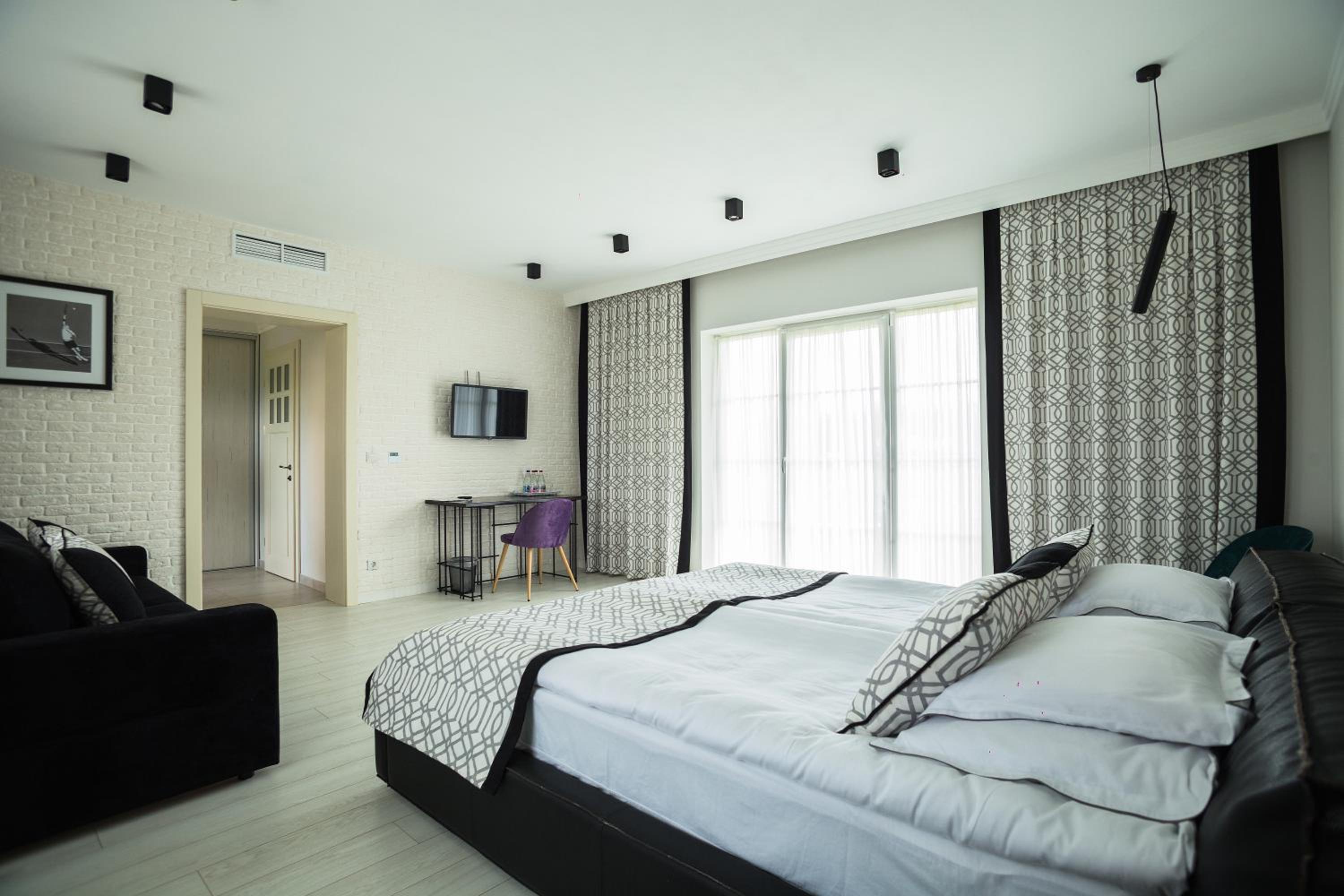 Deluxe Room (2 Adults + 1 Child) photo 2