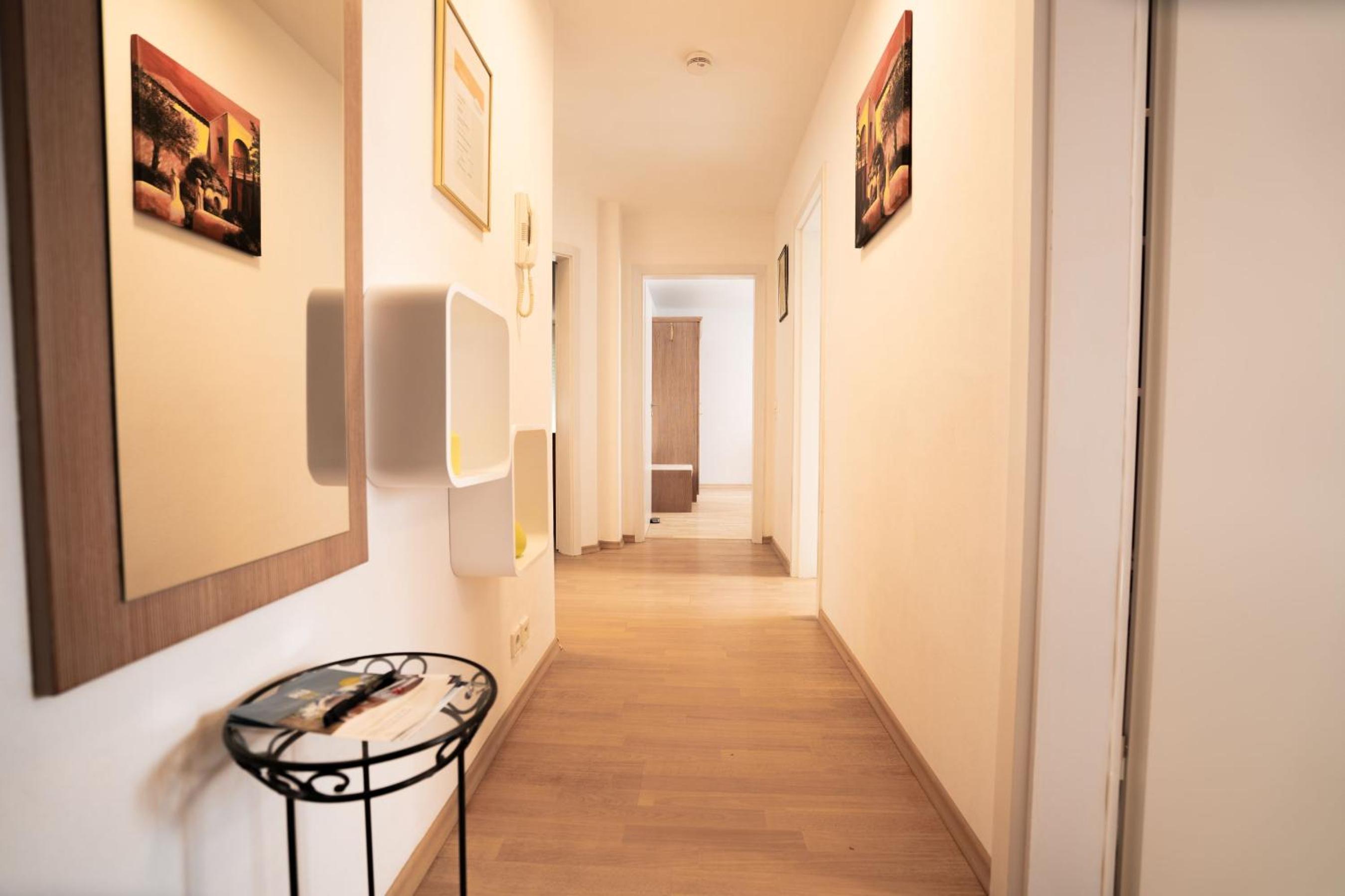 Two-Bedroom Apartment with Balcony (6 Adults) photo 2