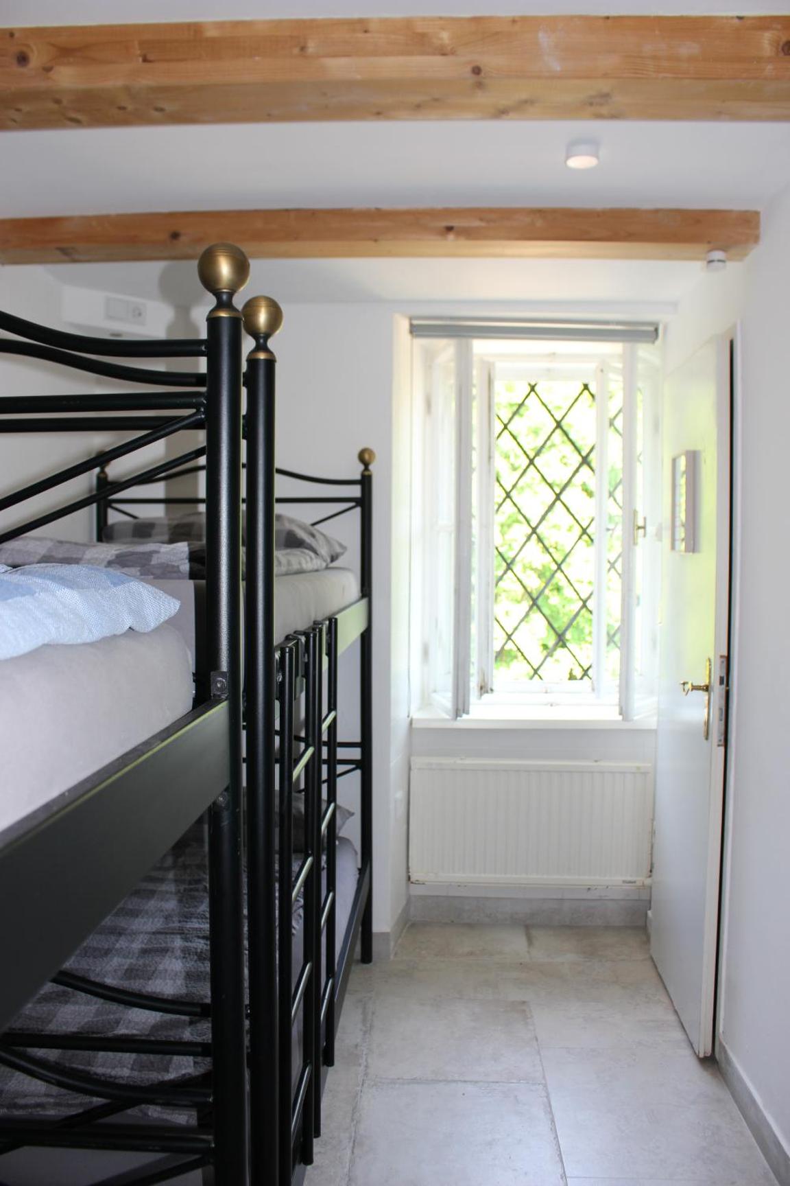 Bed in 6-Bed Dormitory Room photo 2