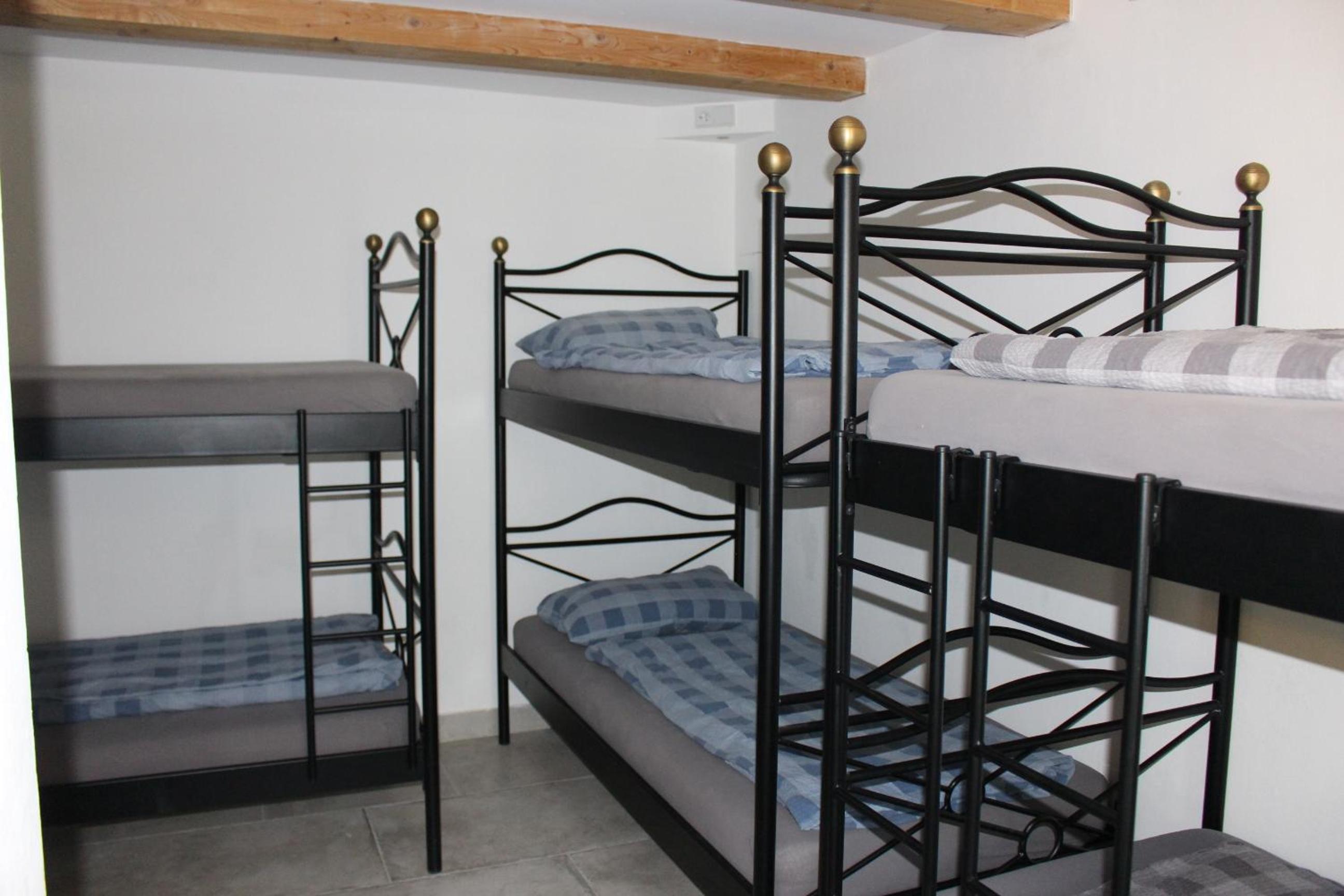 Bed in 6-Bed Dormitory Room photo 1