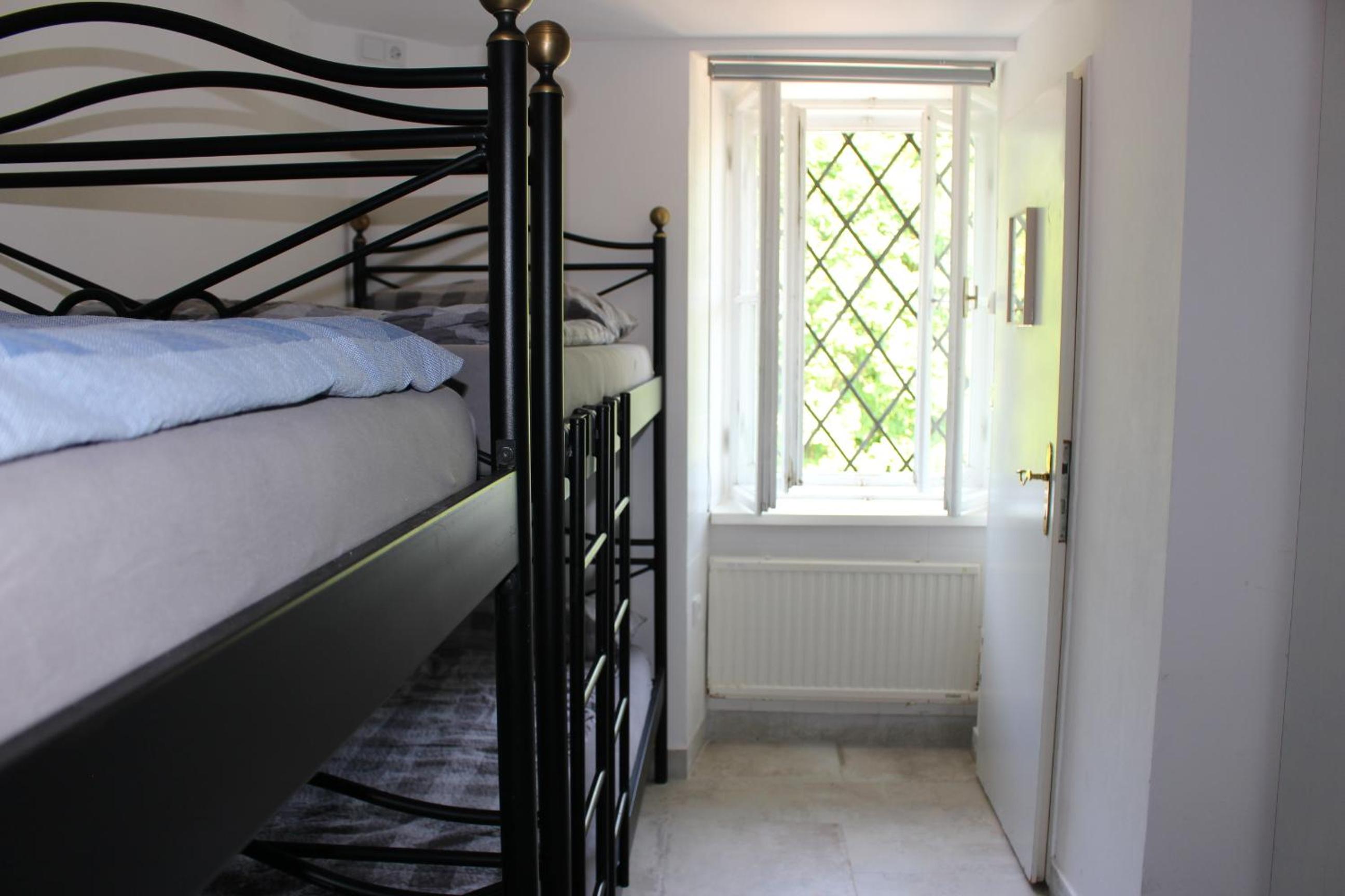 Bed in 6-Bed Mixed Dormitory Room photo 3