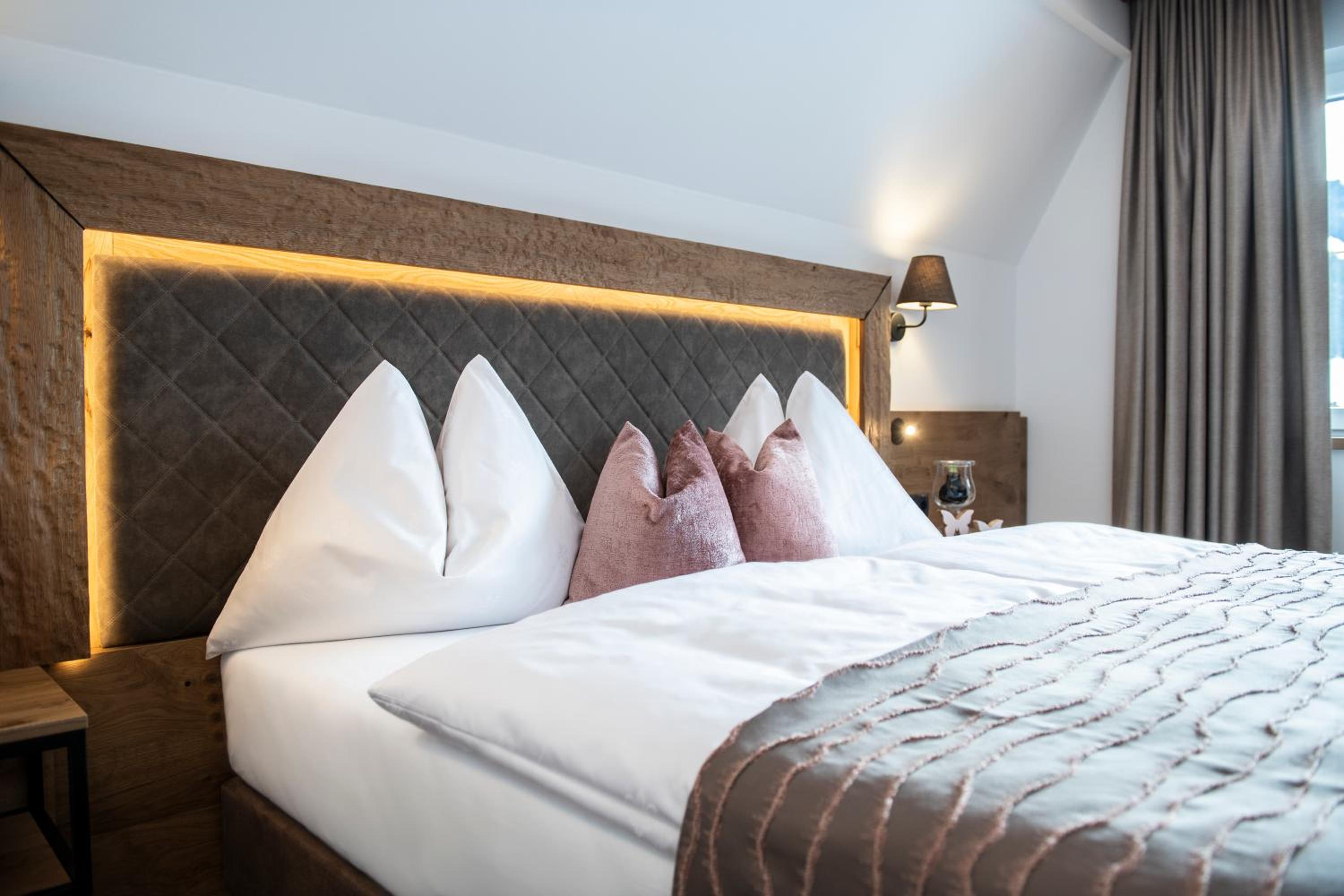 Junior Suite with Mountain View photo 1