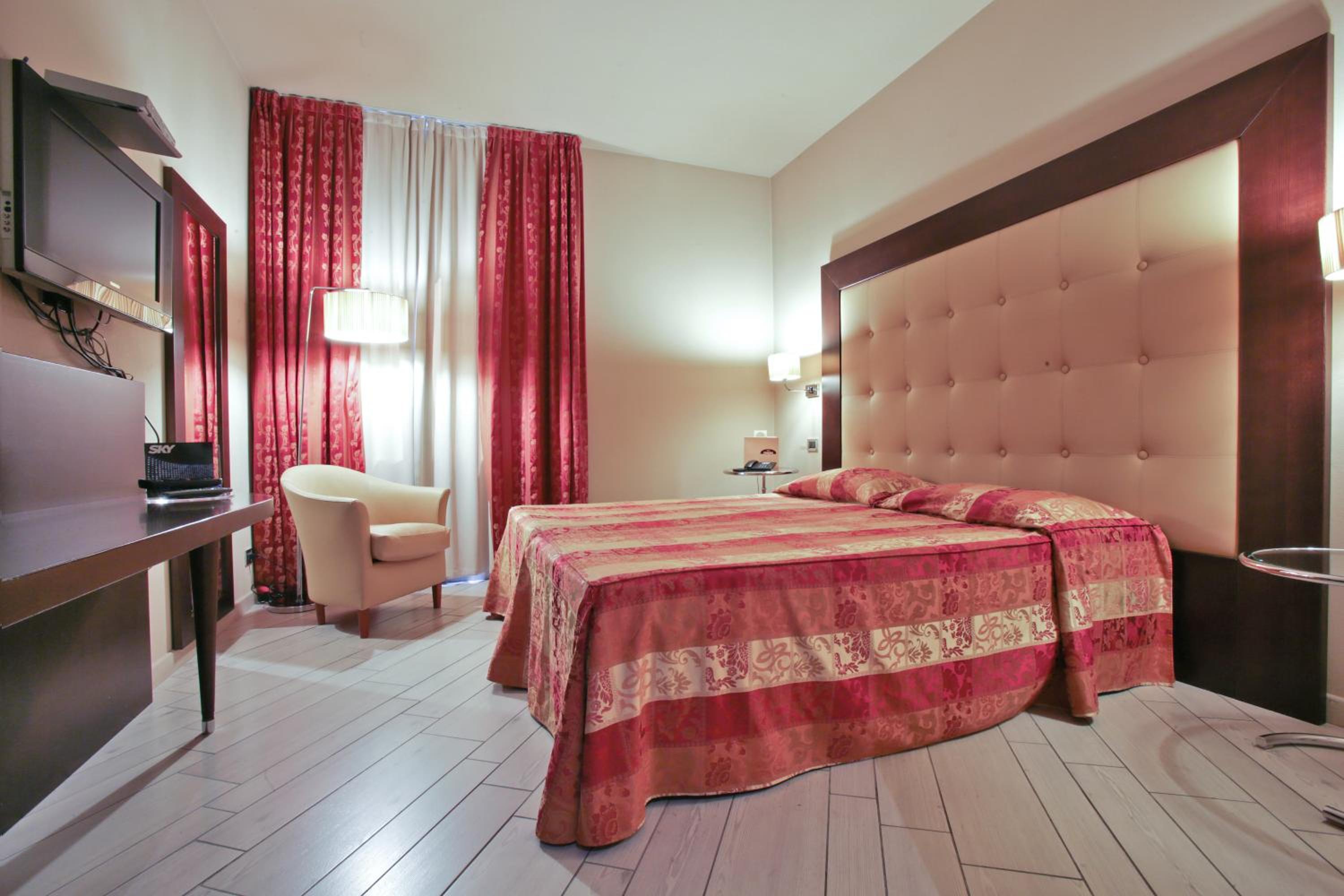 Double Room - Photo 5