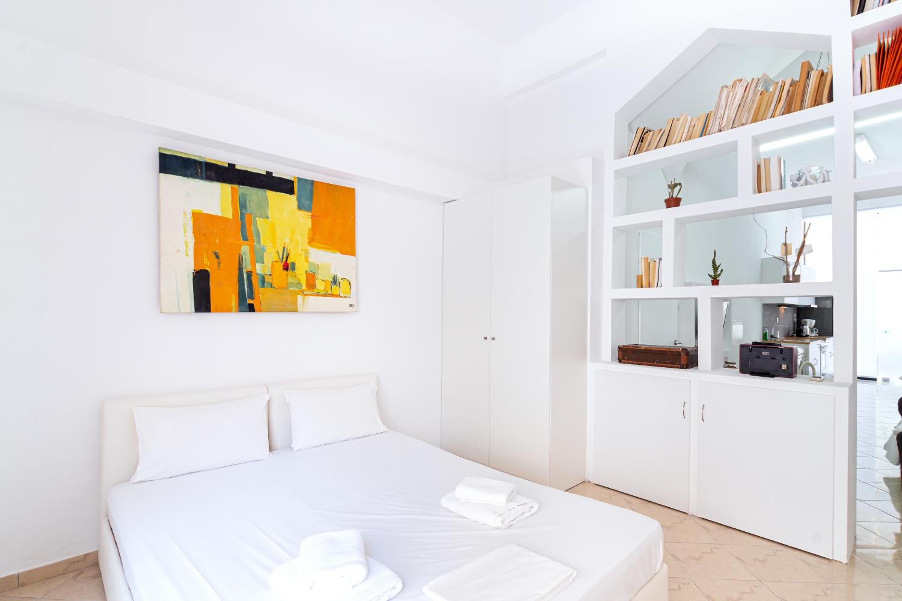 One-Bedroom Apartment photo 3