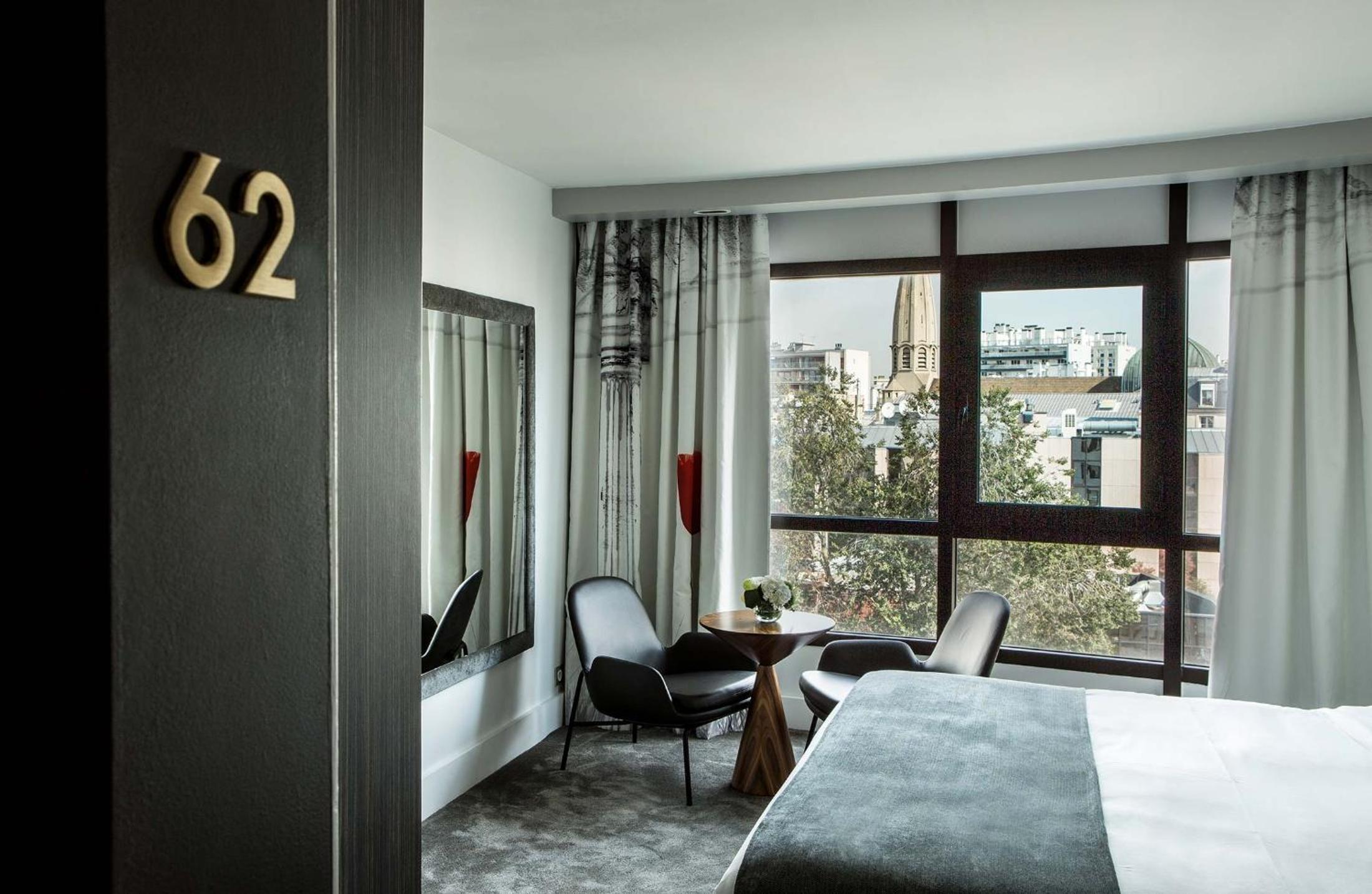 Privilege Double Room with Eiffel Tower view - 5th and 6th floor photo 2
