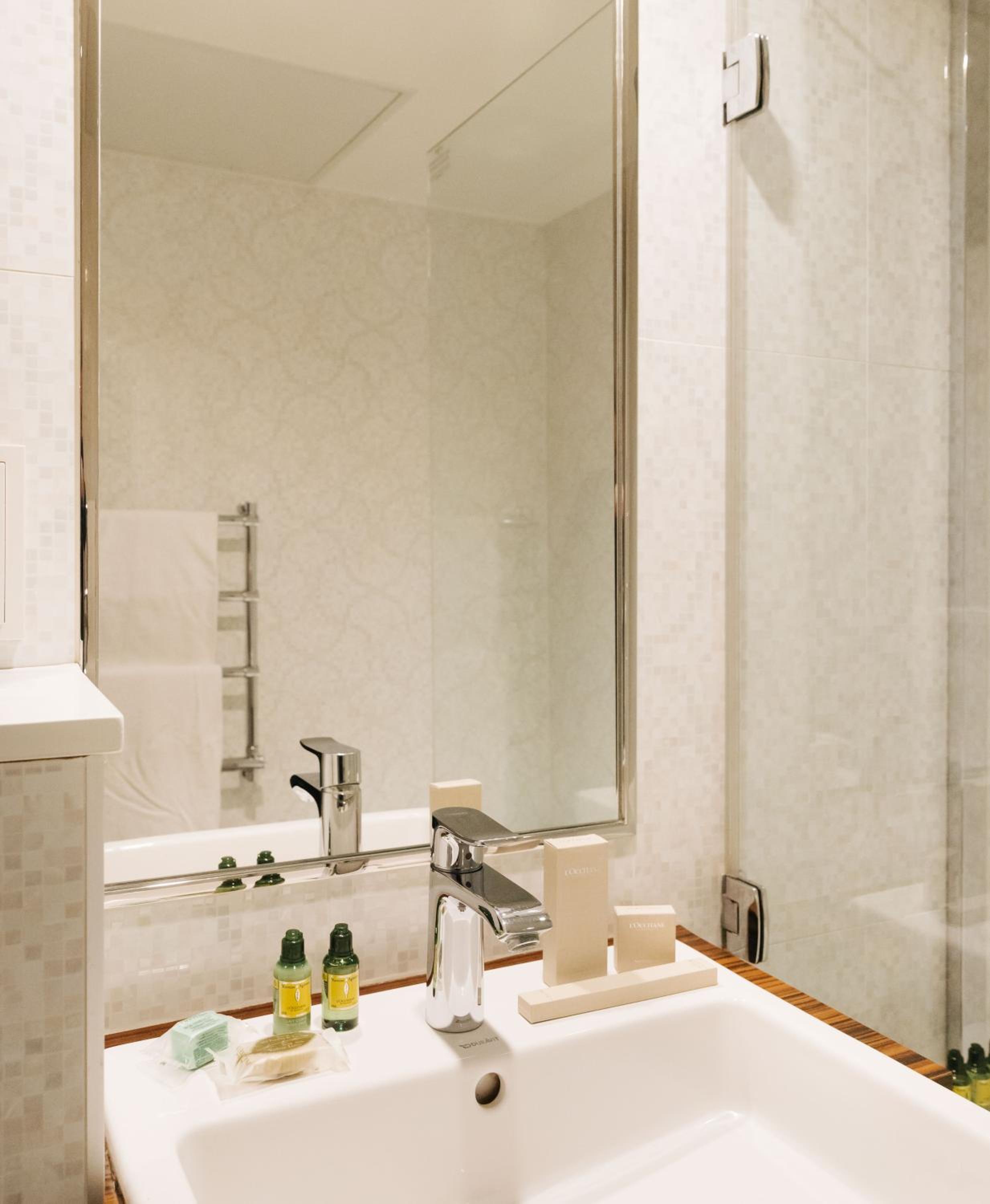 Double or Twin Room courtyard view or street view photo 3