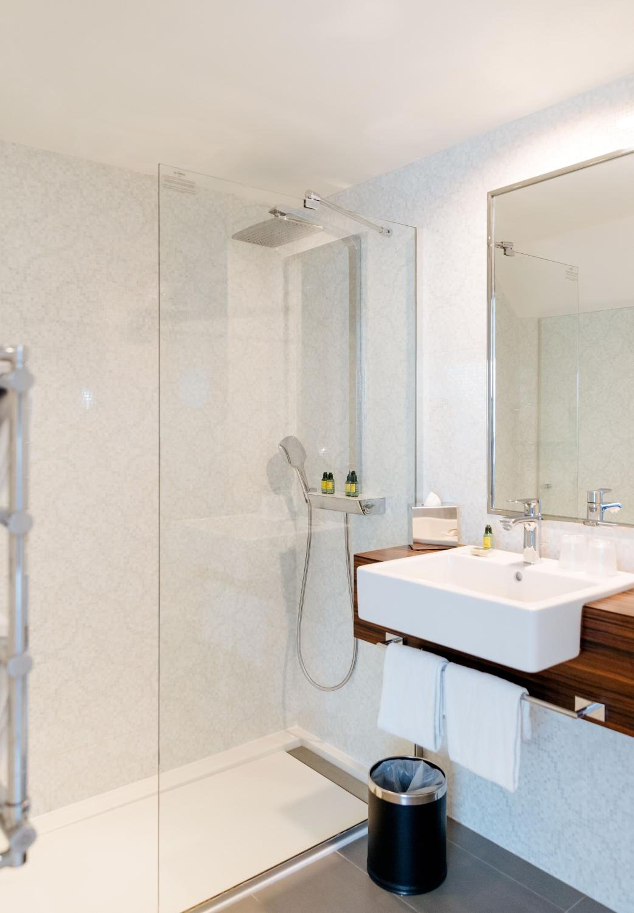Privilege Double Room with Eiffel Tower view - 5th and 6th floor photo 2