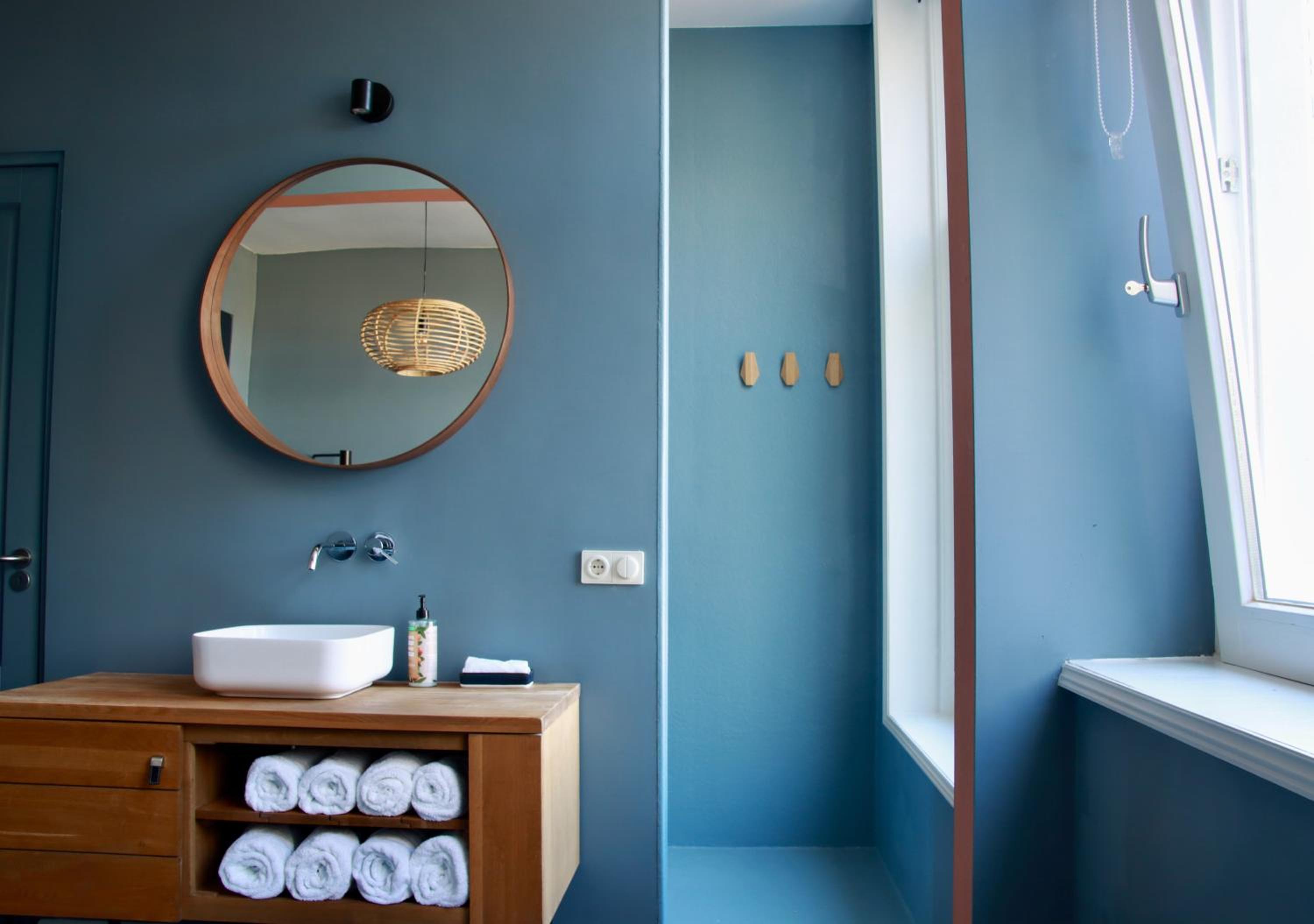 One-Bedroom Apartment - Photo 2