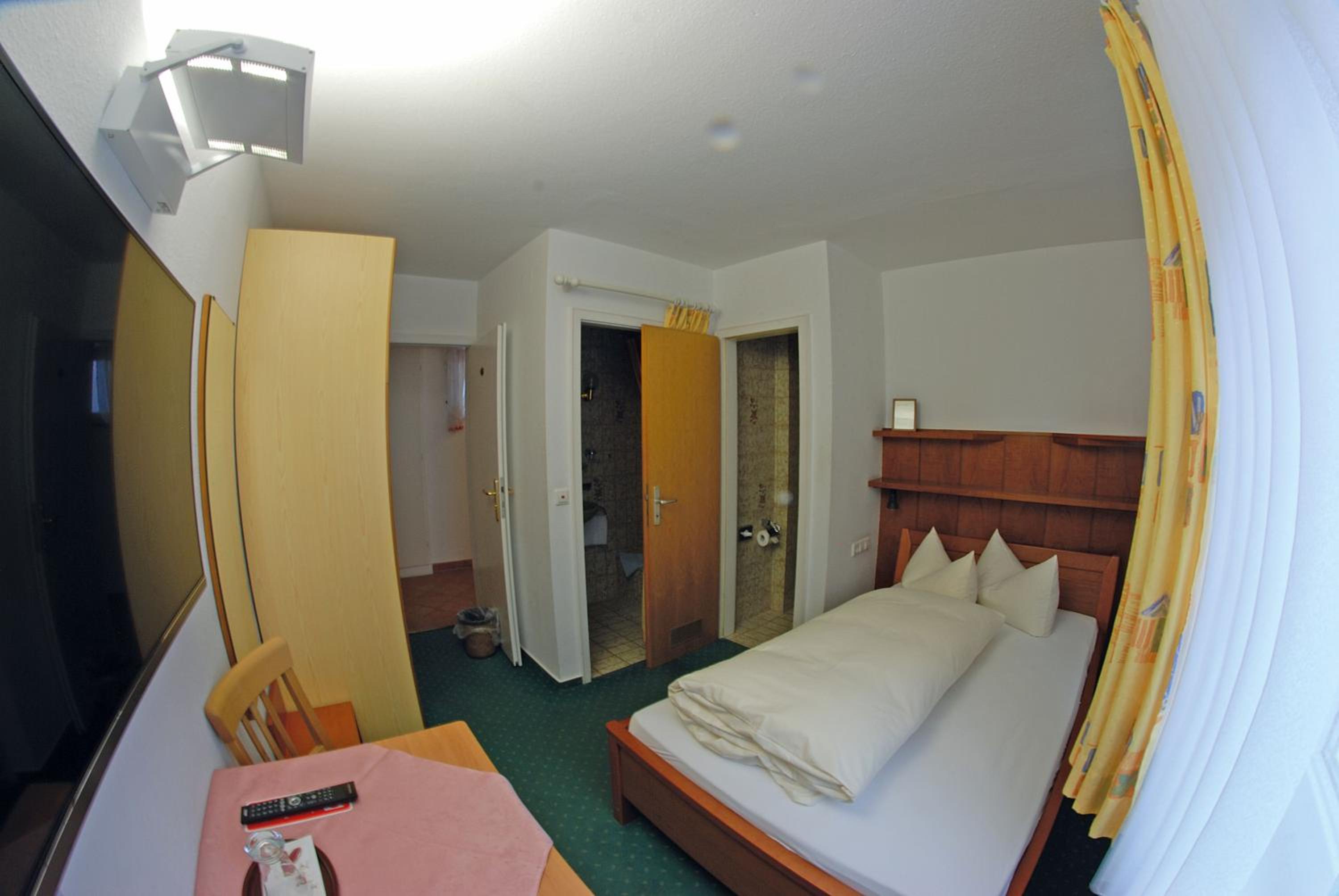 Single Room photo 3