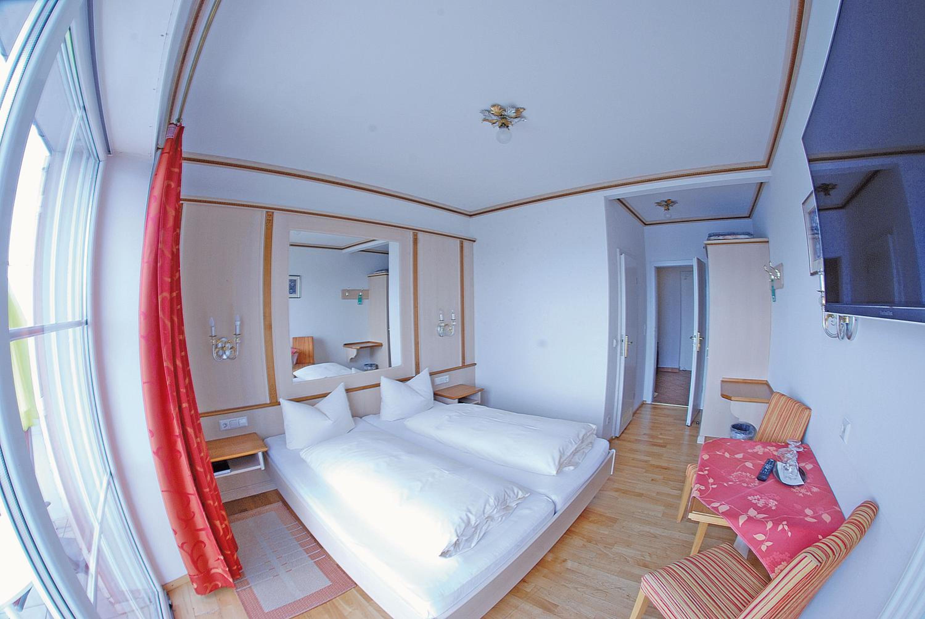 Double Room with Lake View photo 3