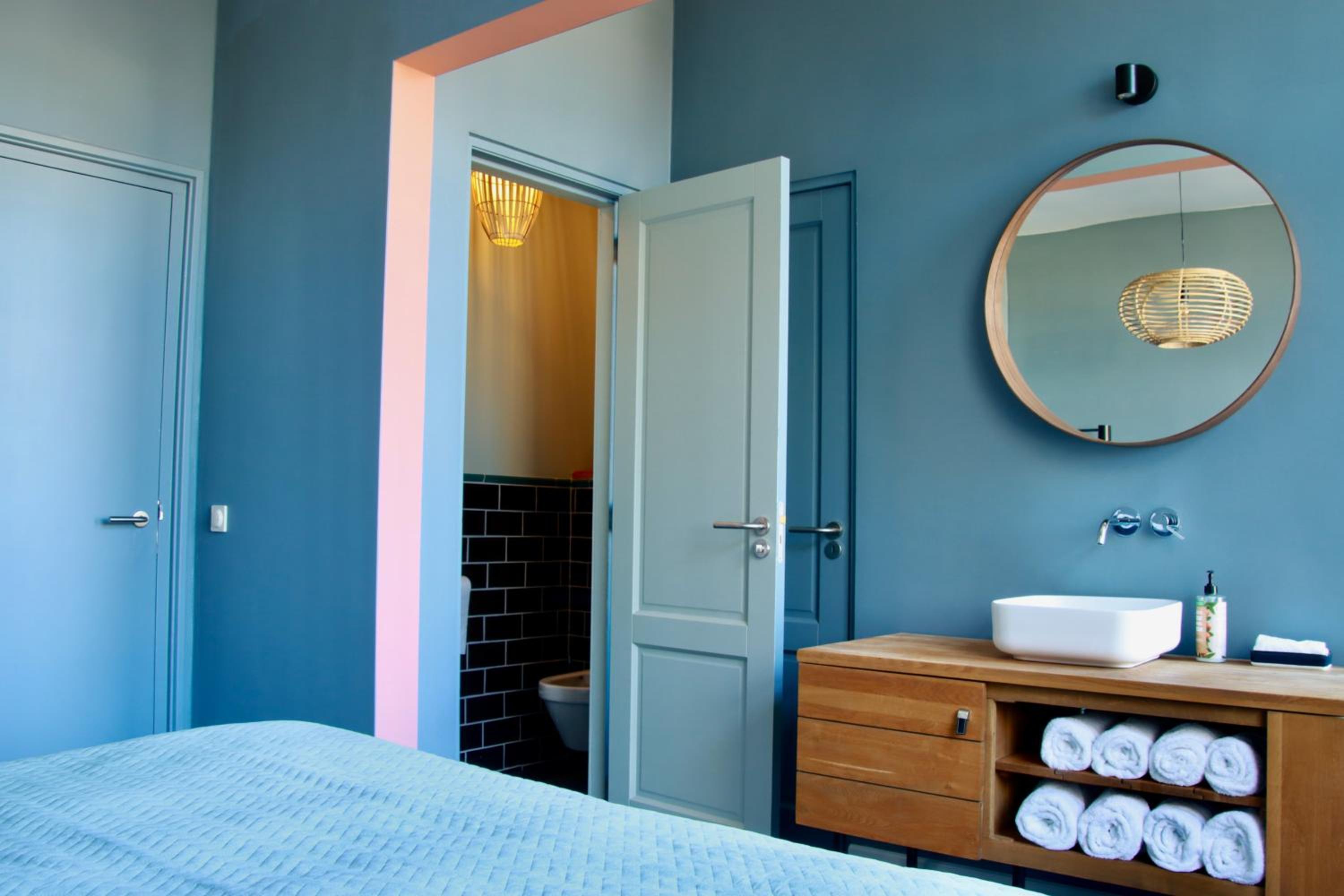 One-Bedroom Apartment - Photo 4