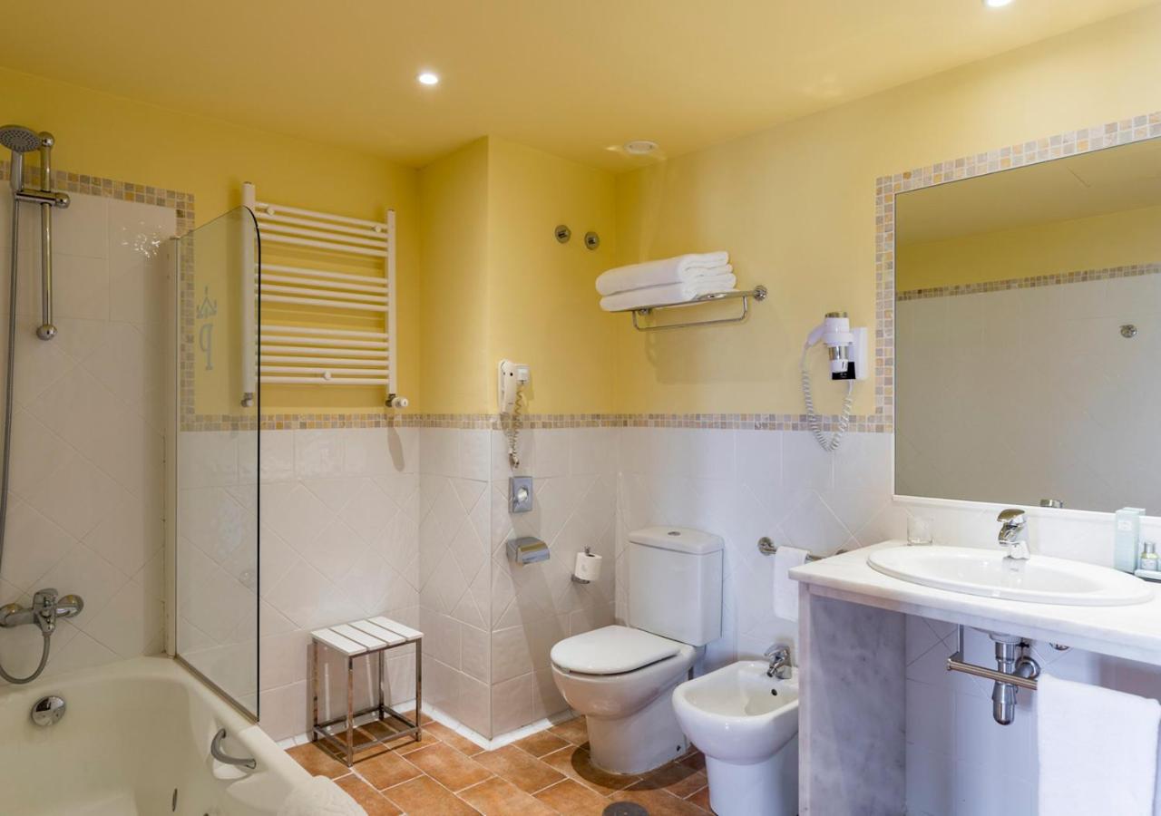 Standard Double Room - Photo 7