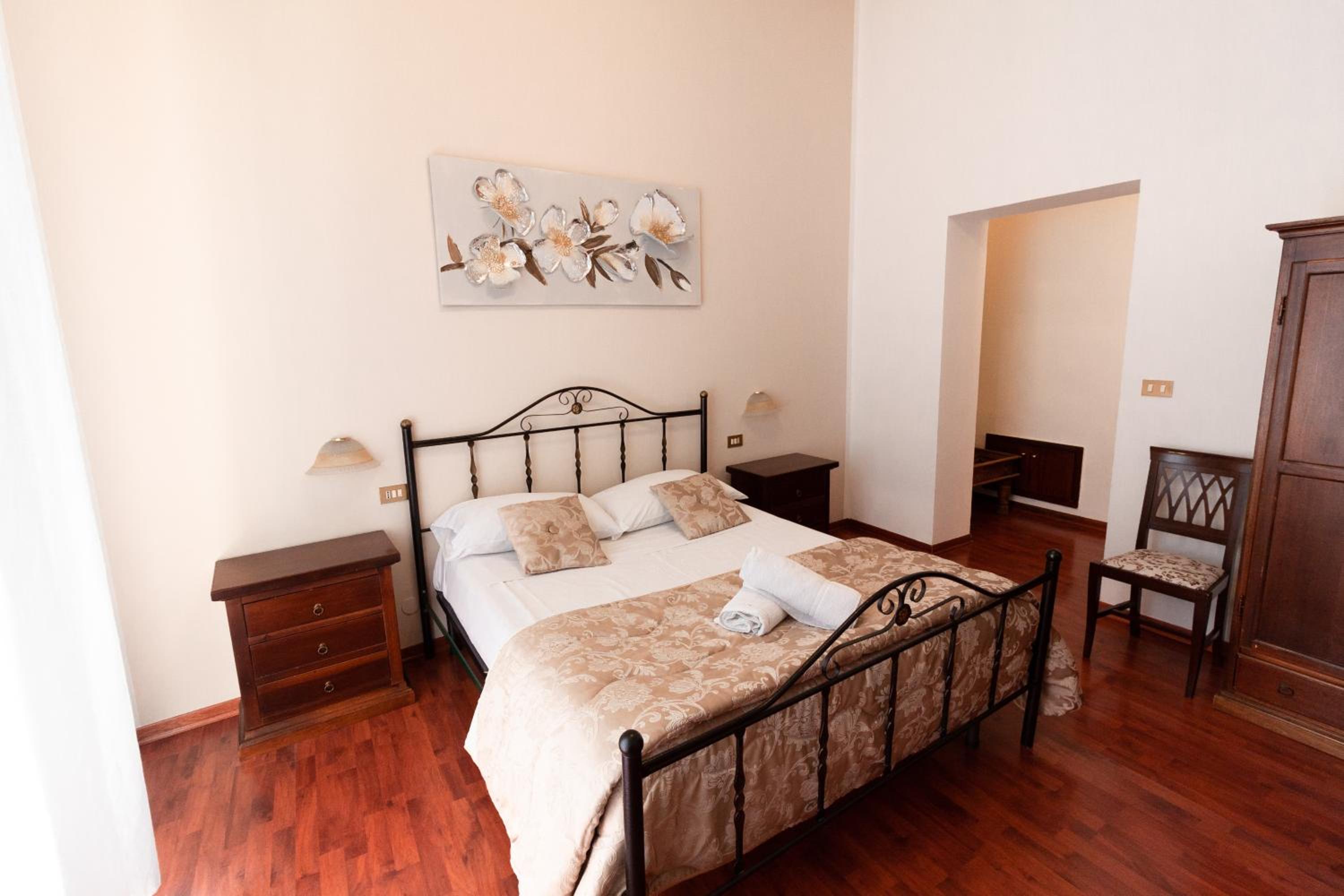 Double or Twin Room - Photo 11