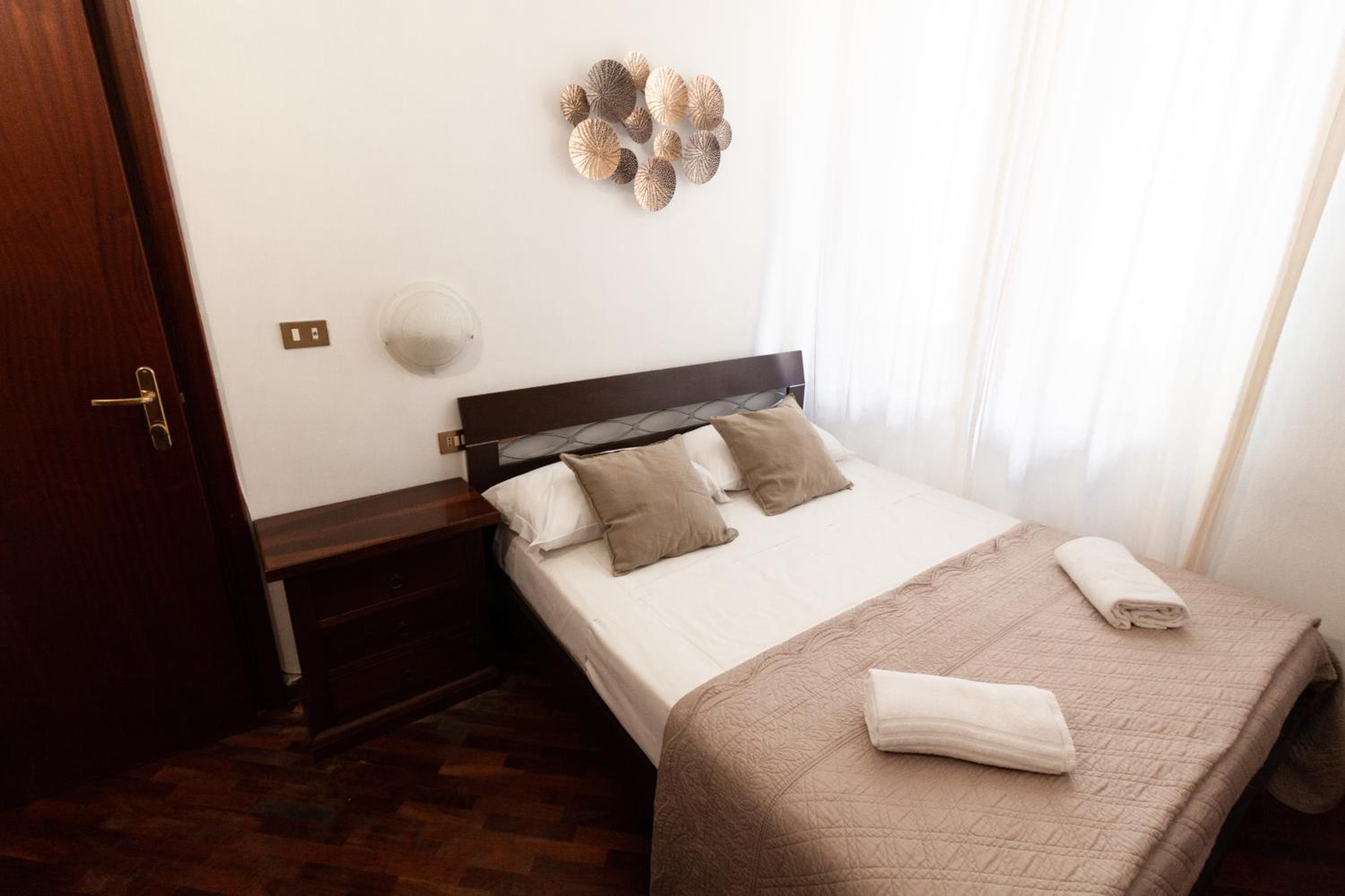 Double or Twin Room - Photo 10