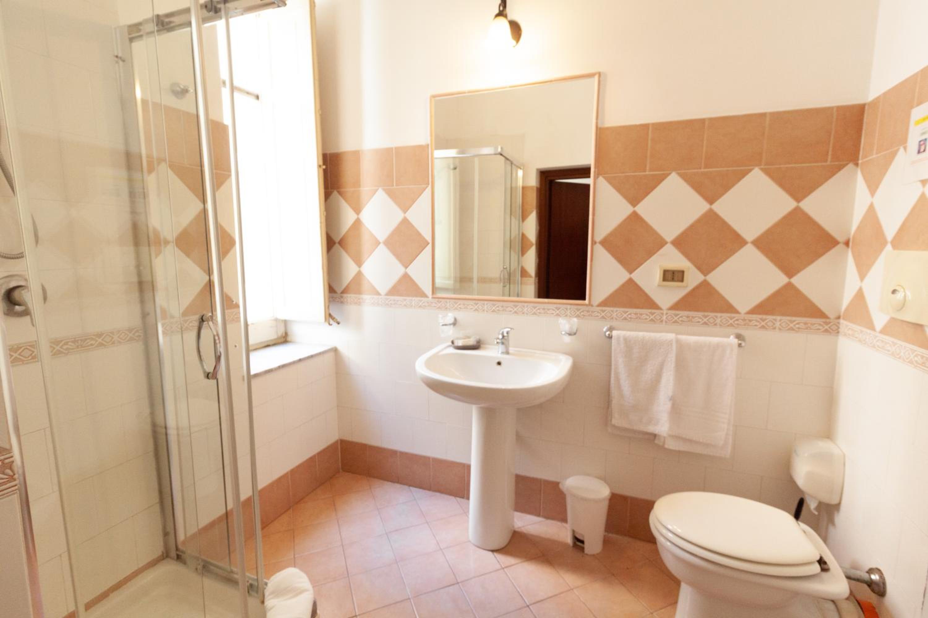 Double or Twin Room - Photo 9