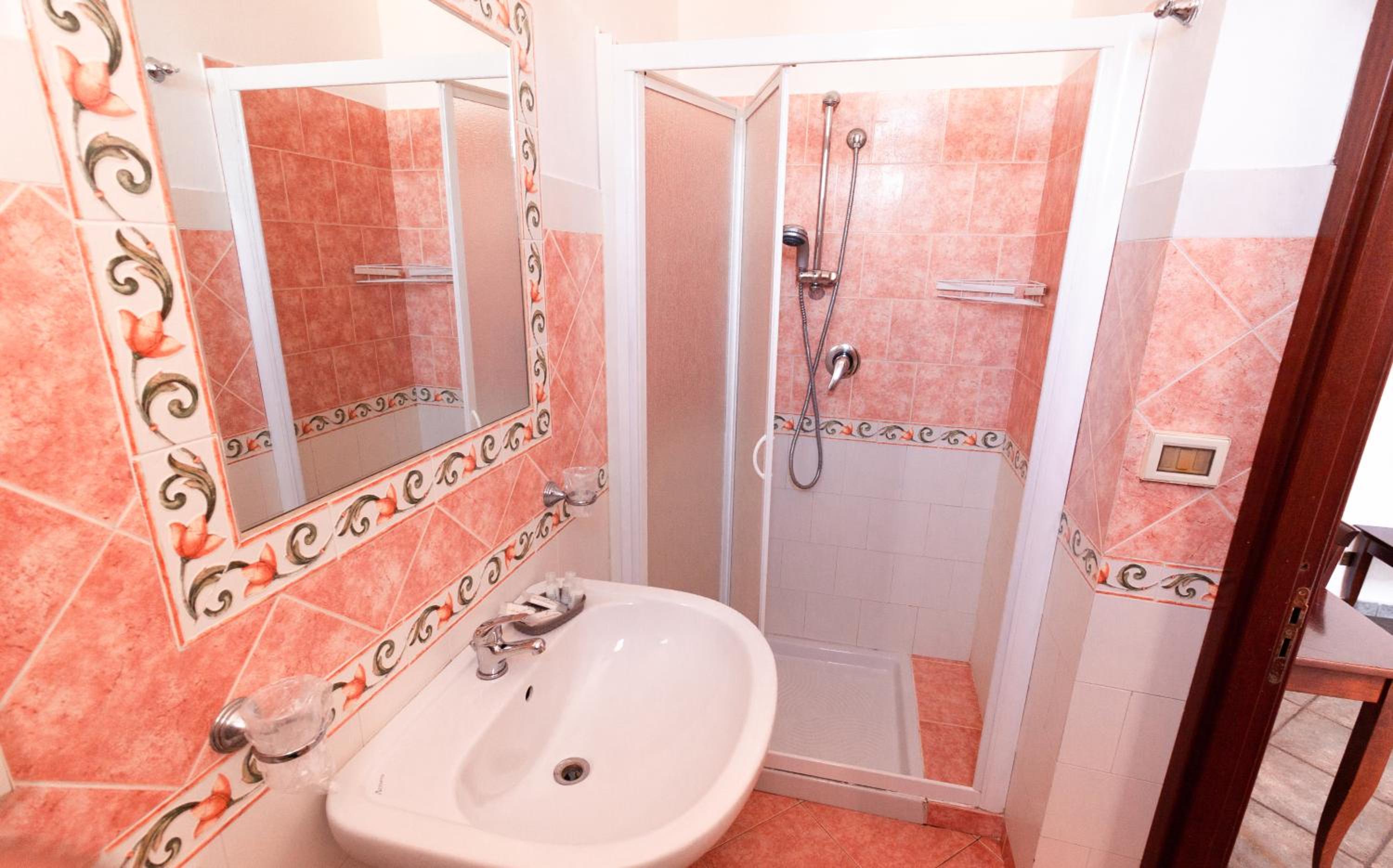 Double or Twin Room - Photo 7