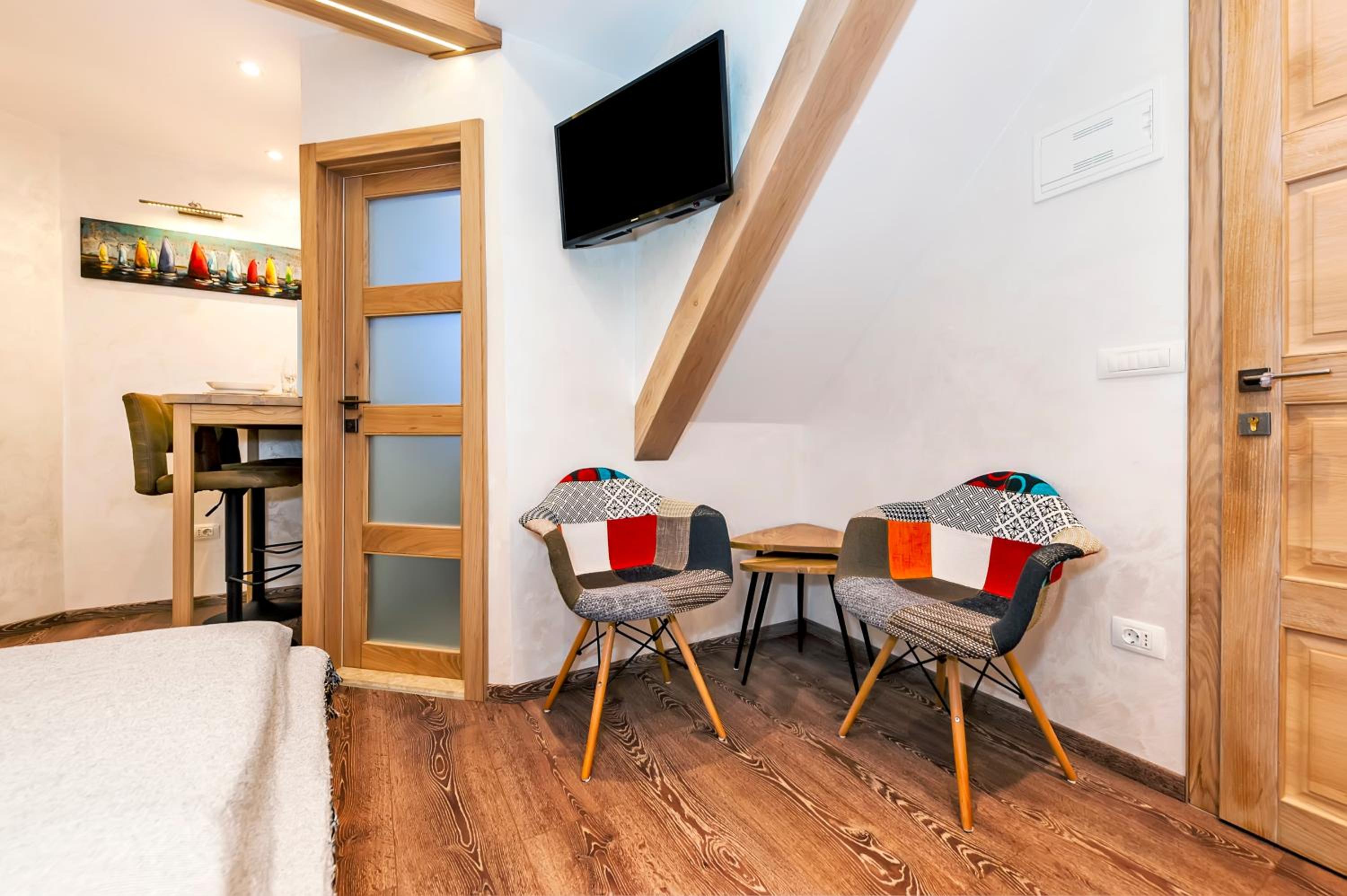 One-Bedroom Apartment - Photo 8