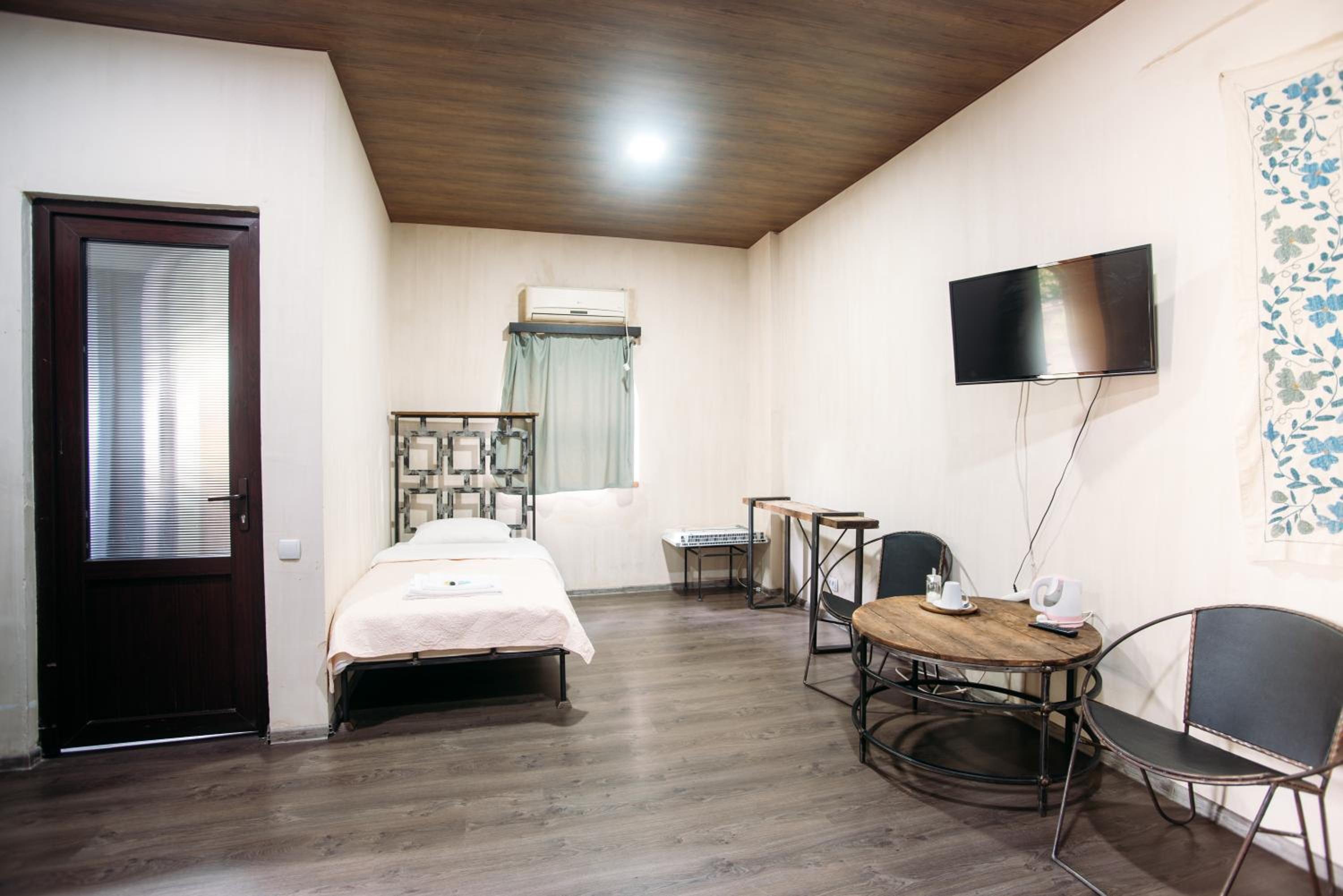 Standard Family Room - Photo 2