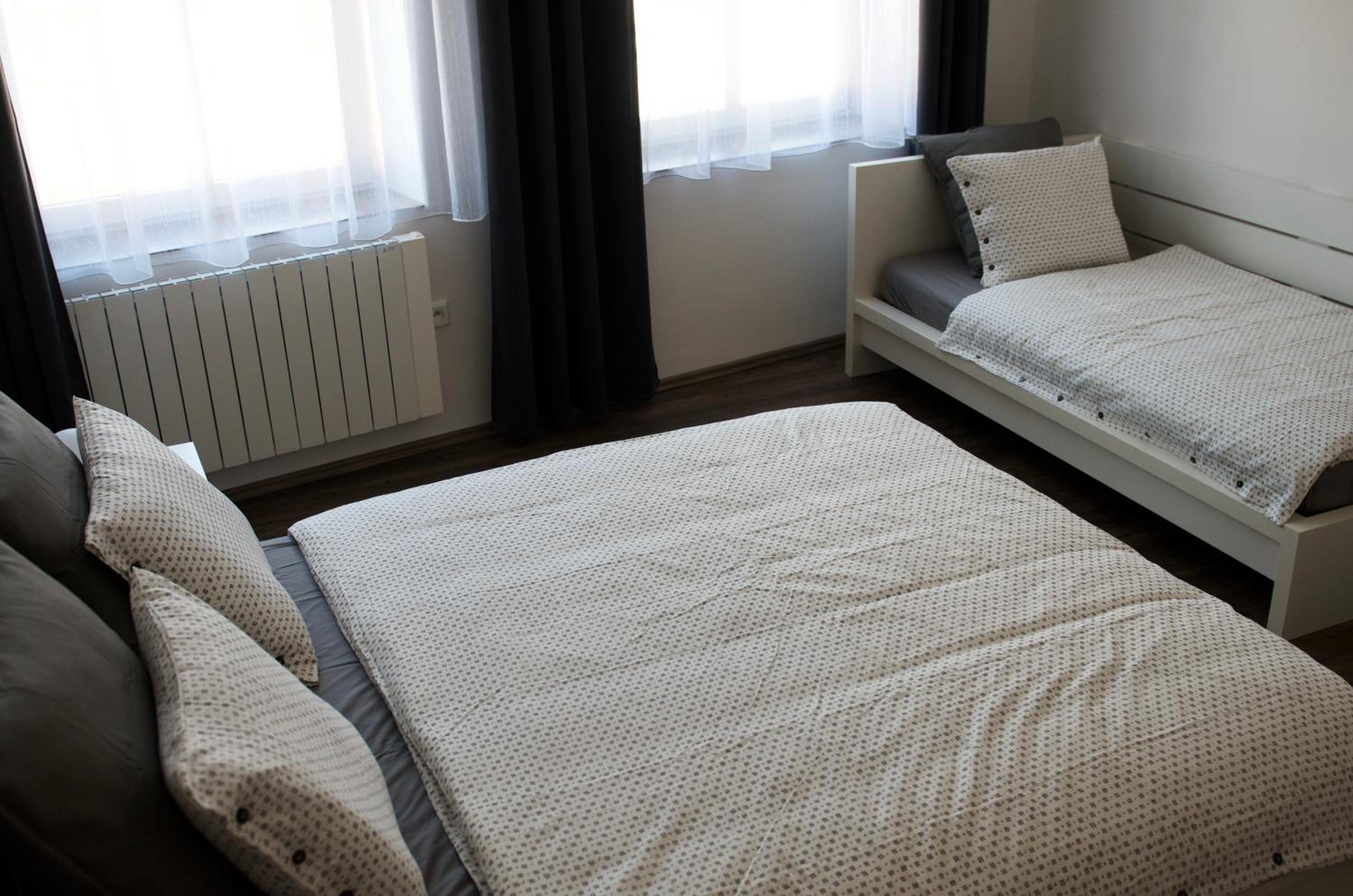 One-Bedroom Apartment photo 1