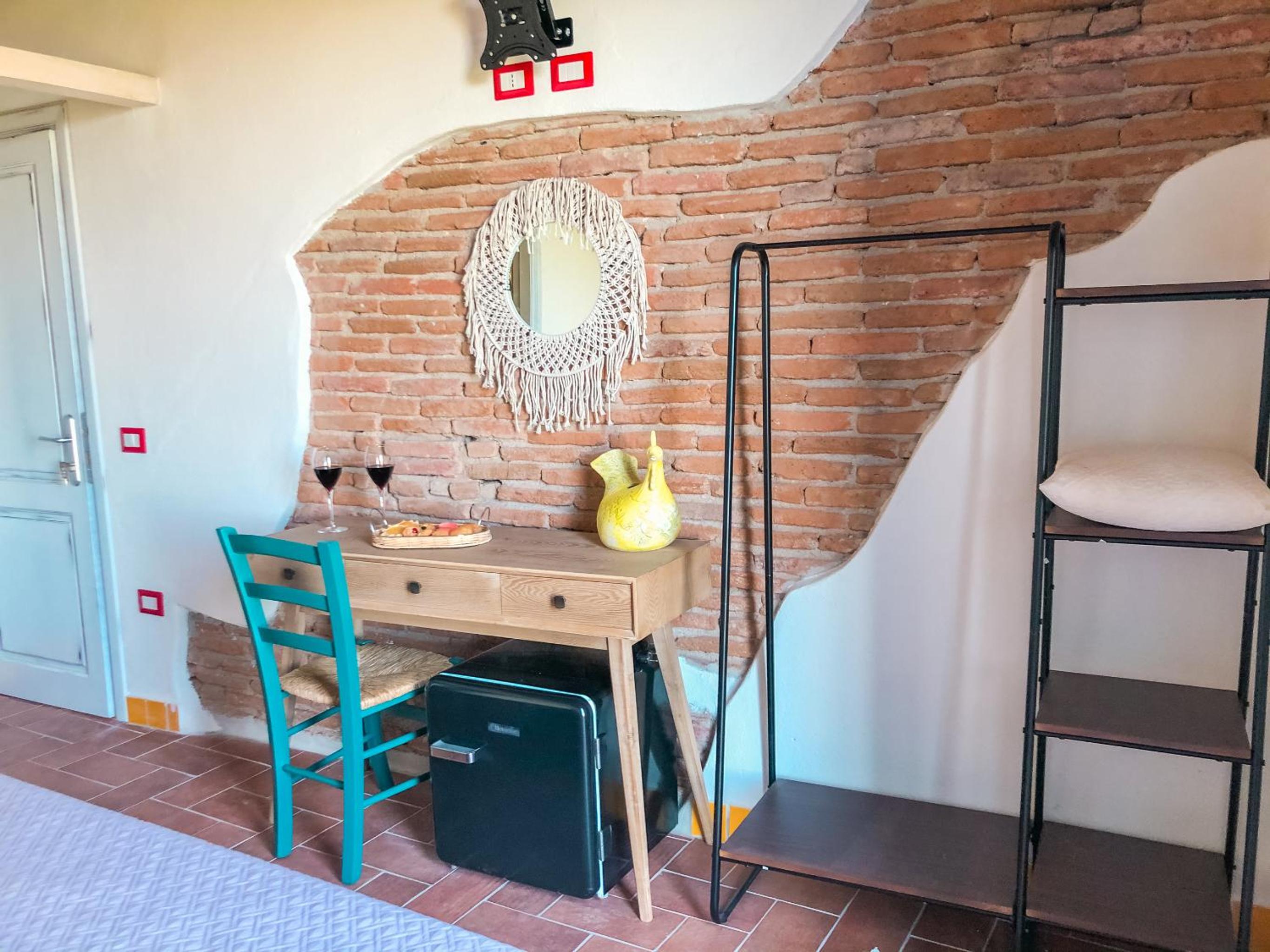 Double Room with Balcony - Photo 12