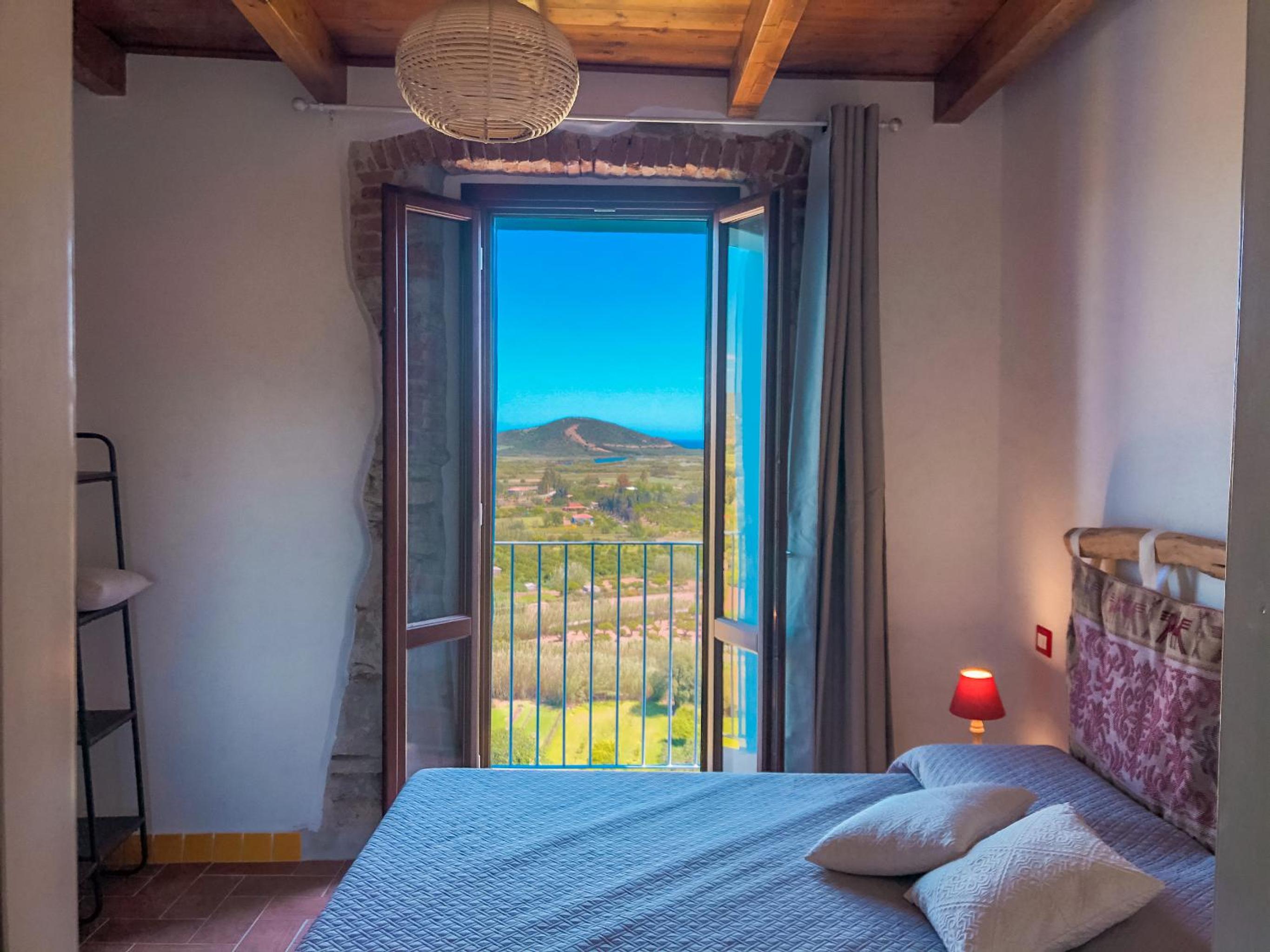 Double Room with Balcony - Photo 9