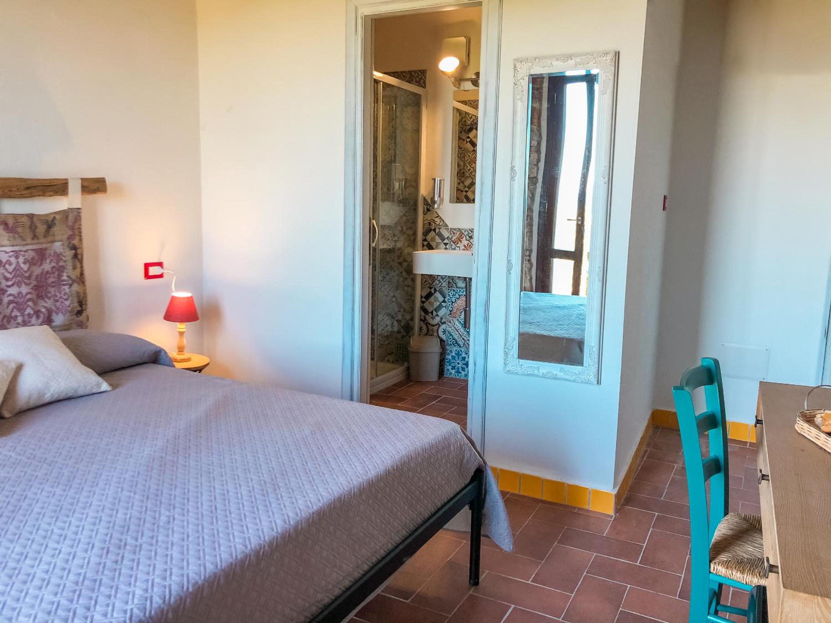 Double Room with Balcony - Photo 4