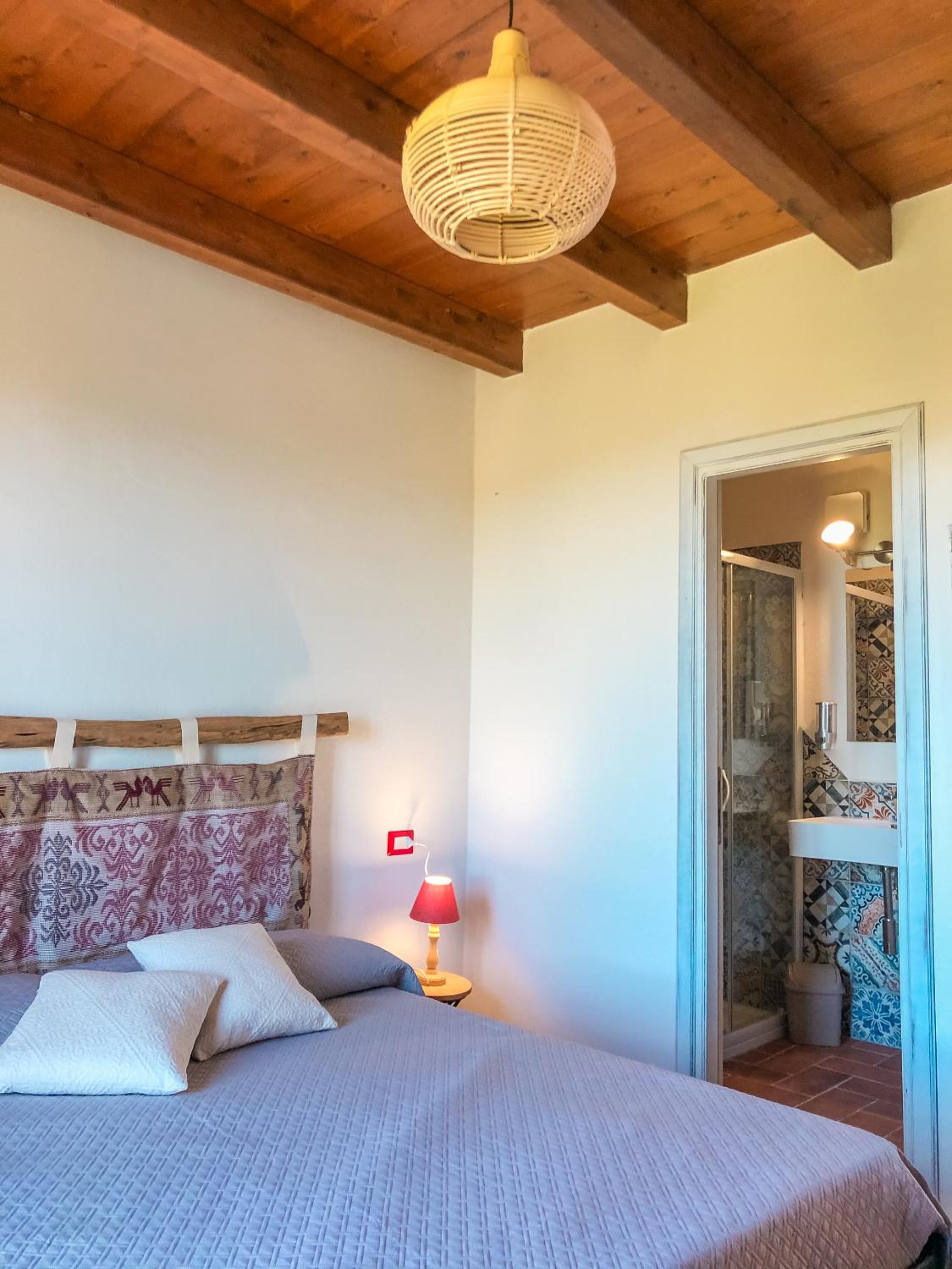 Double Room with Balcony - Photo 7