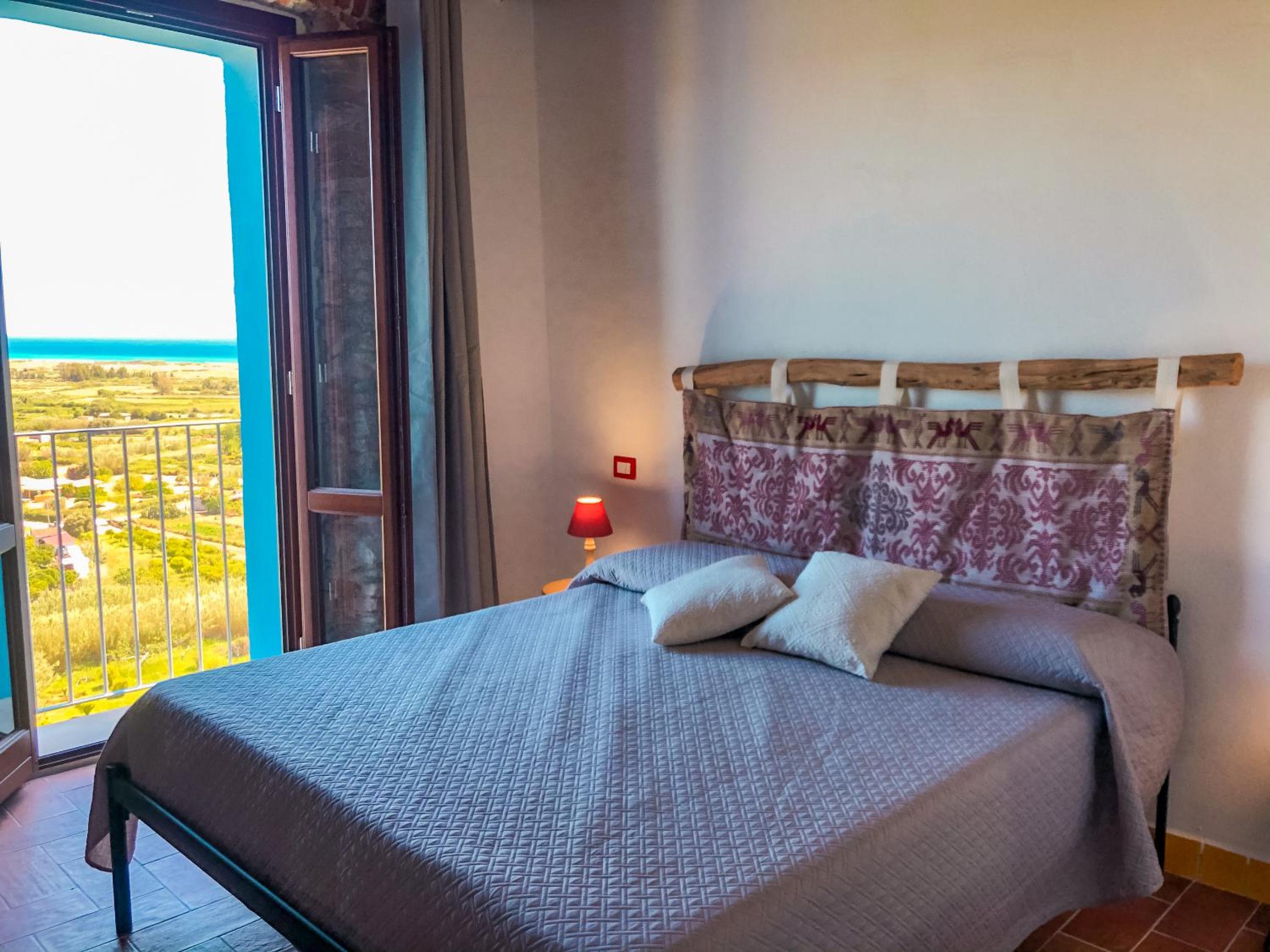 Double Room with Balcony - Photo 3