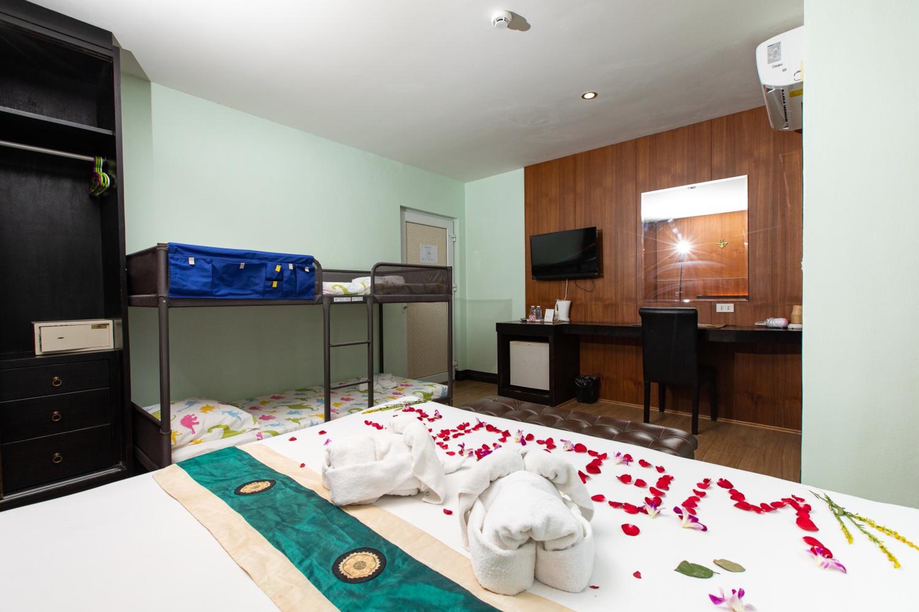 Family Room - Photo 7