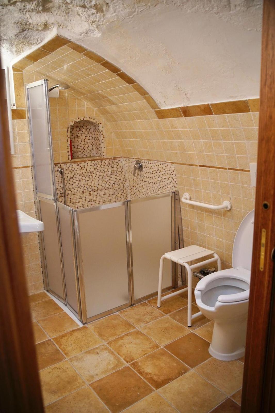 Double Room - Disability Access photo 2