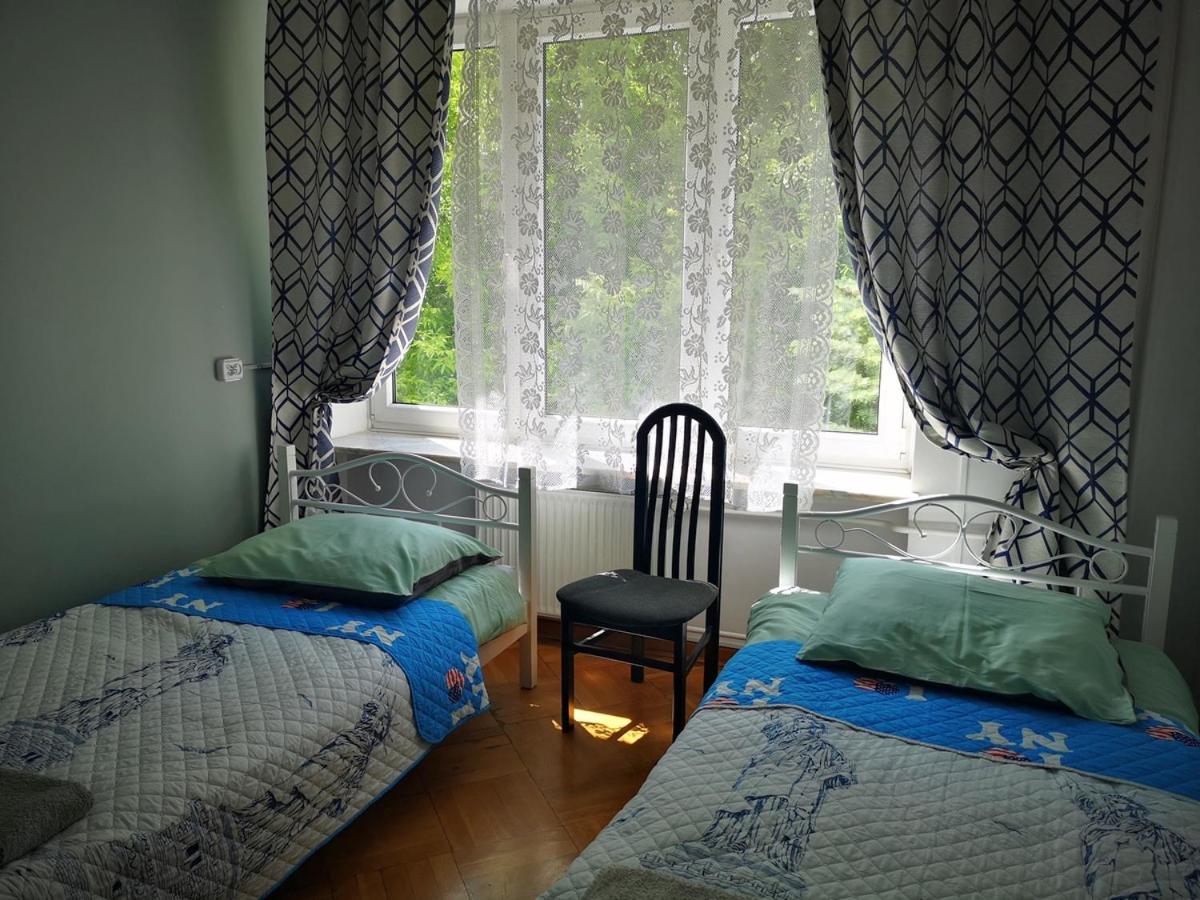 Large Twin Room - Photo 2