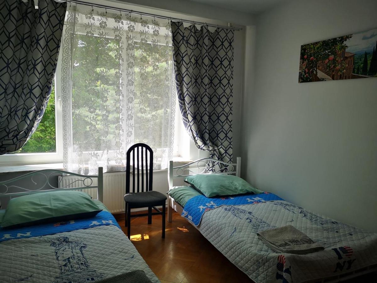 Large Twin Room - Photo 1
