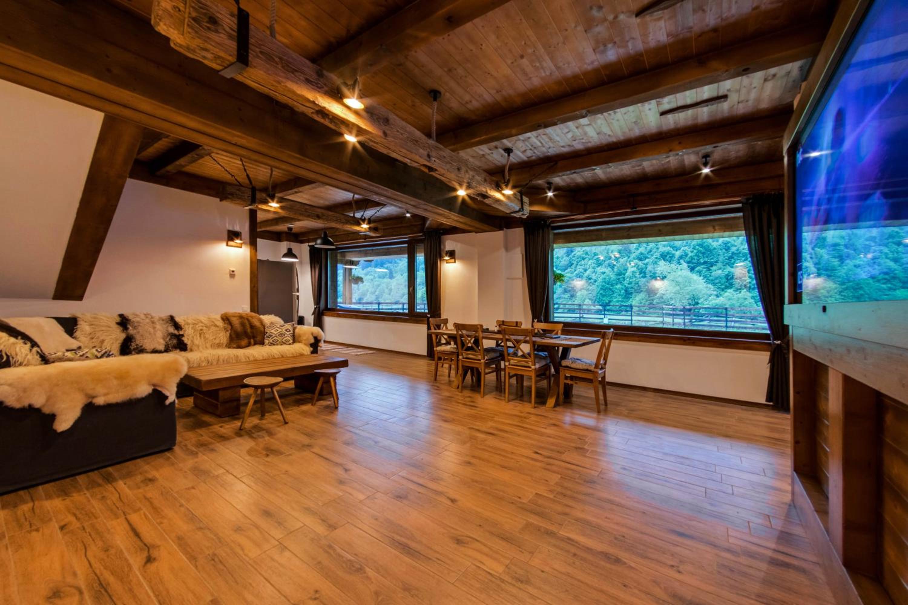 Two-Bedroom Apartment with Mountain View photo 1