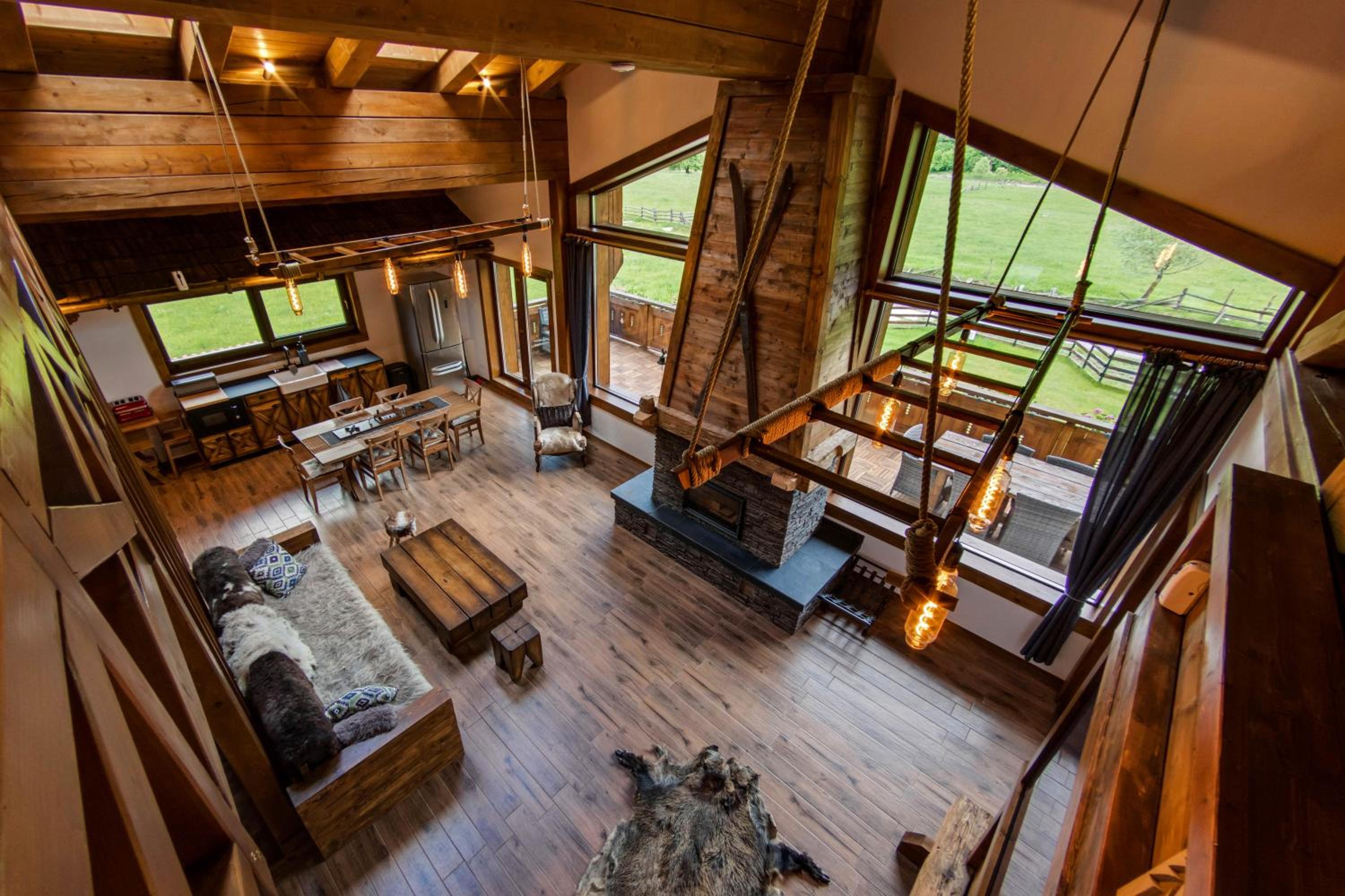 Three-Bedroom Apartment with Mountain View photo 3