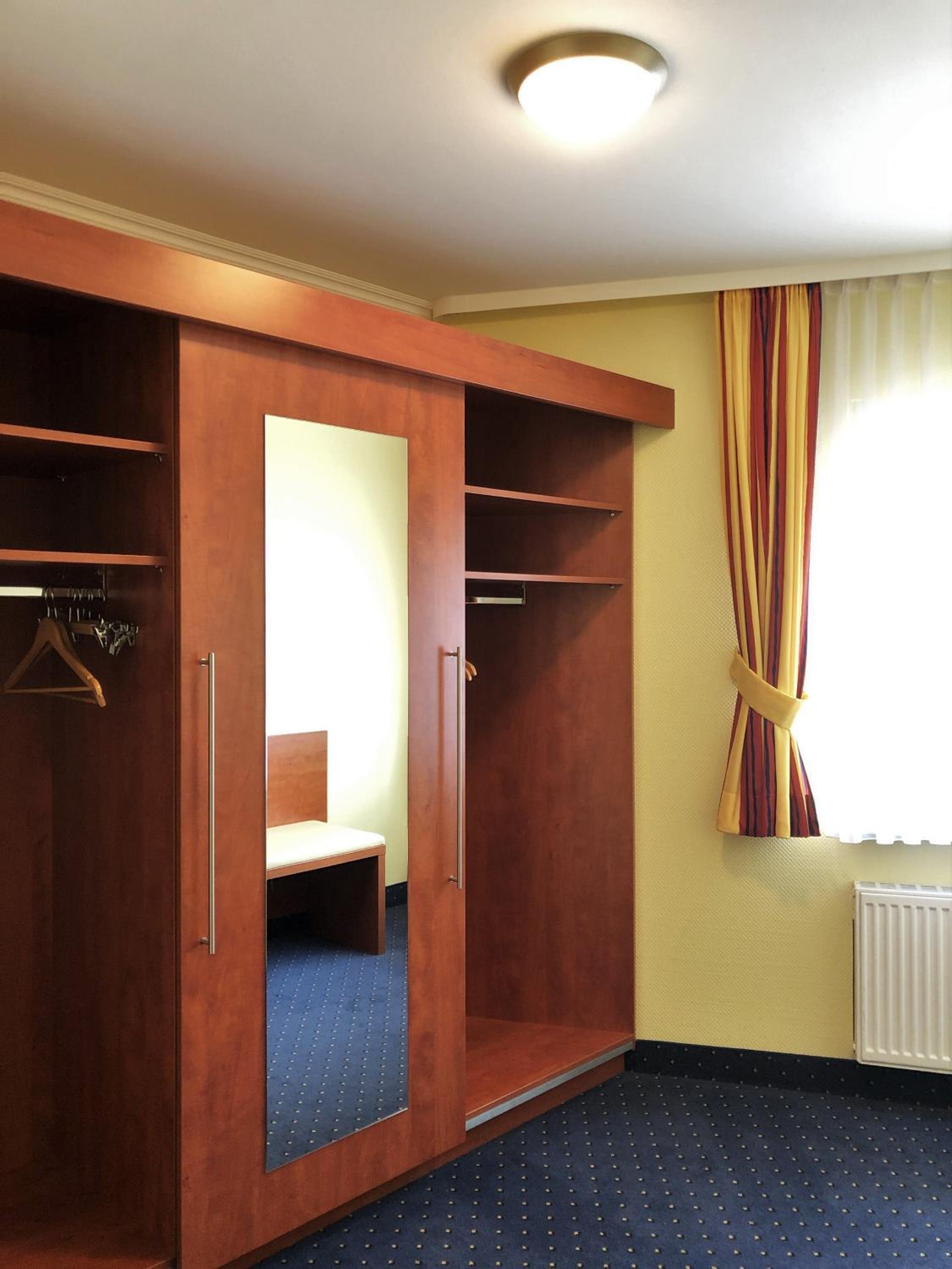 Suite - Photo 10