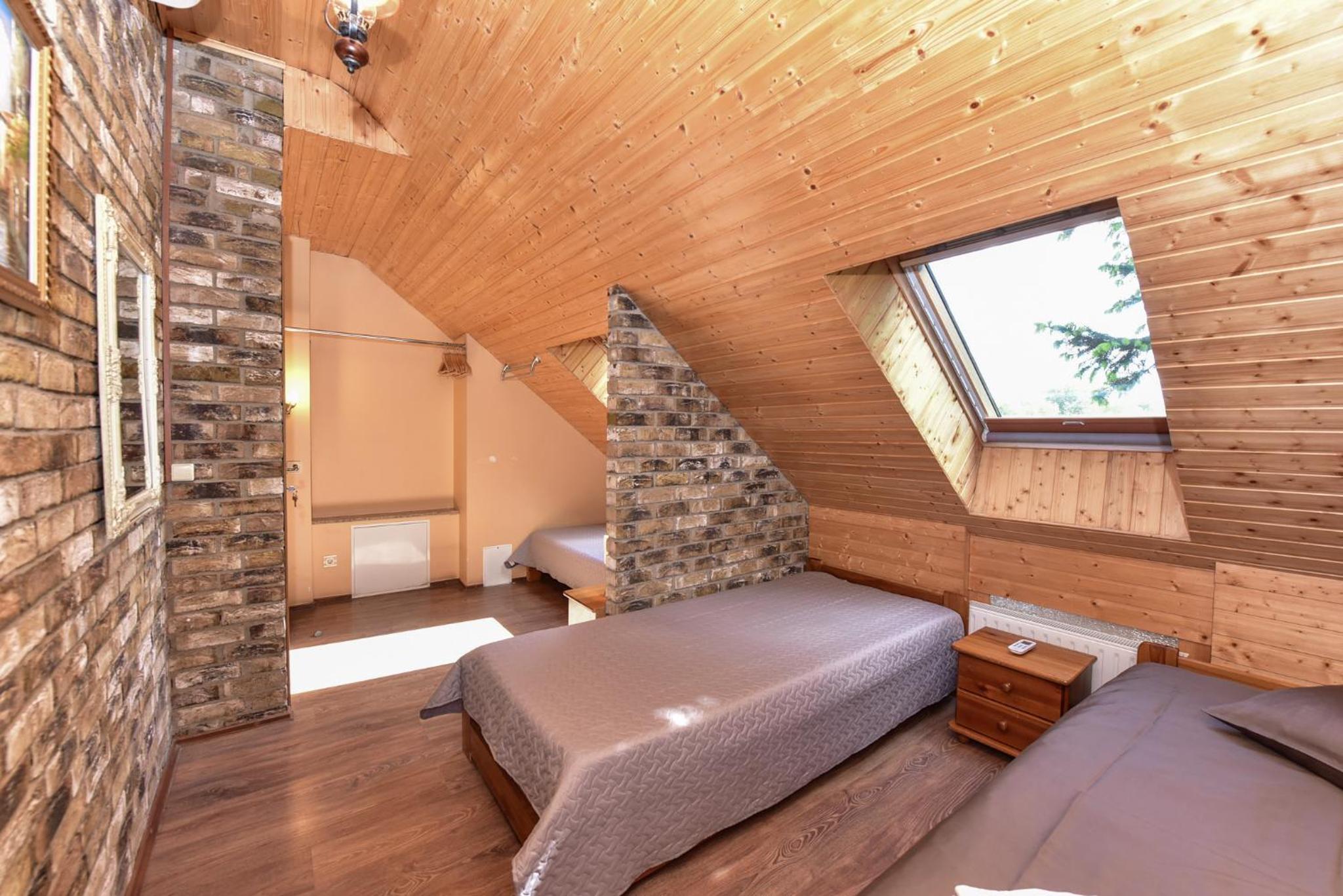 Family Room (4 Adults) (3 beds) photo 2
