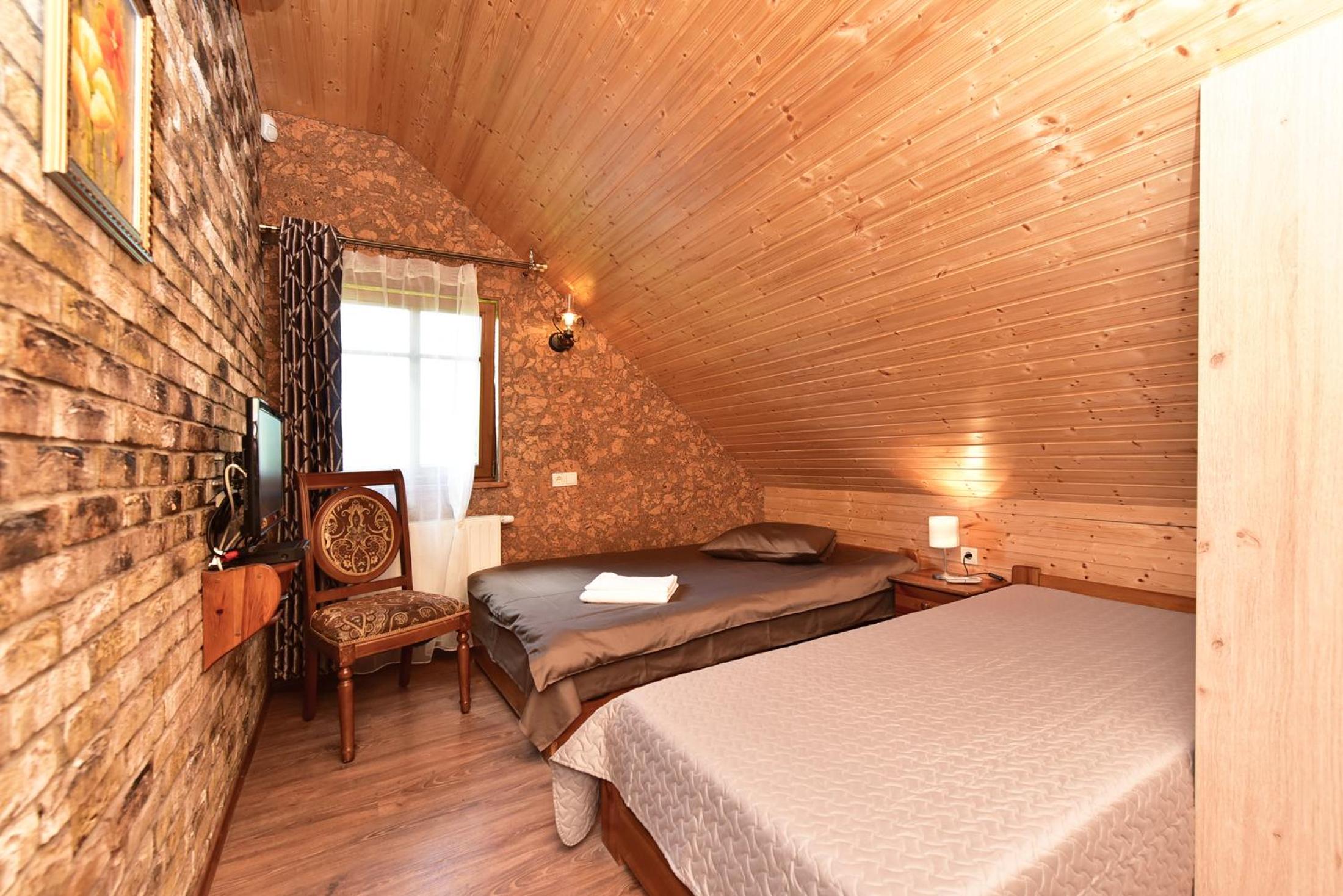 Family Room (3 Adults) (2 beds) photo 2