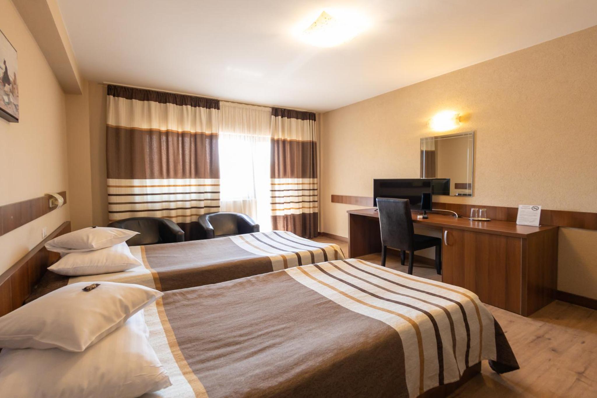 Twin Room - Photo 11