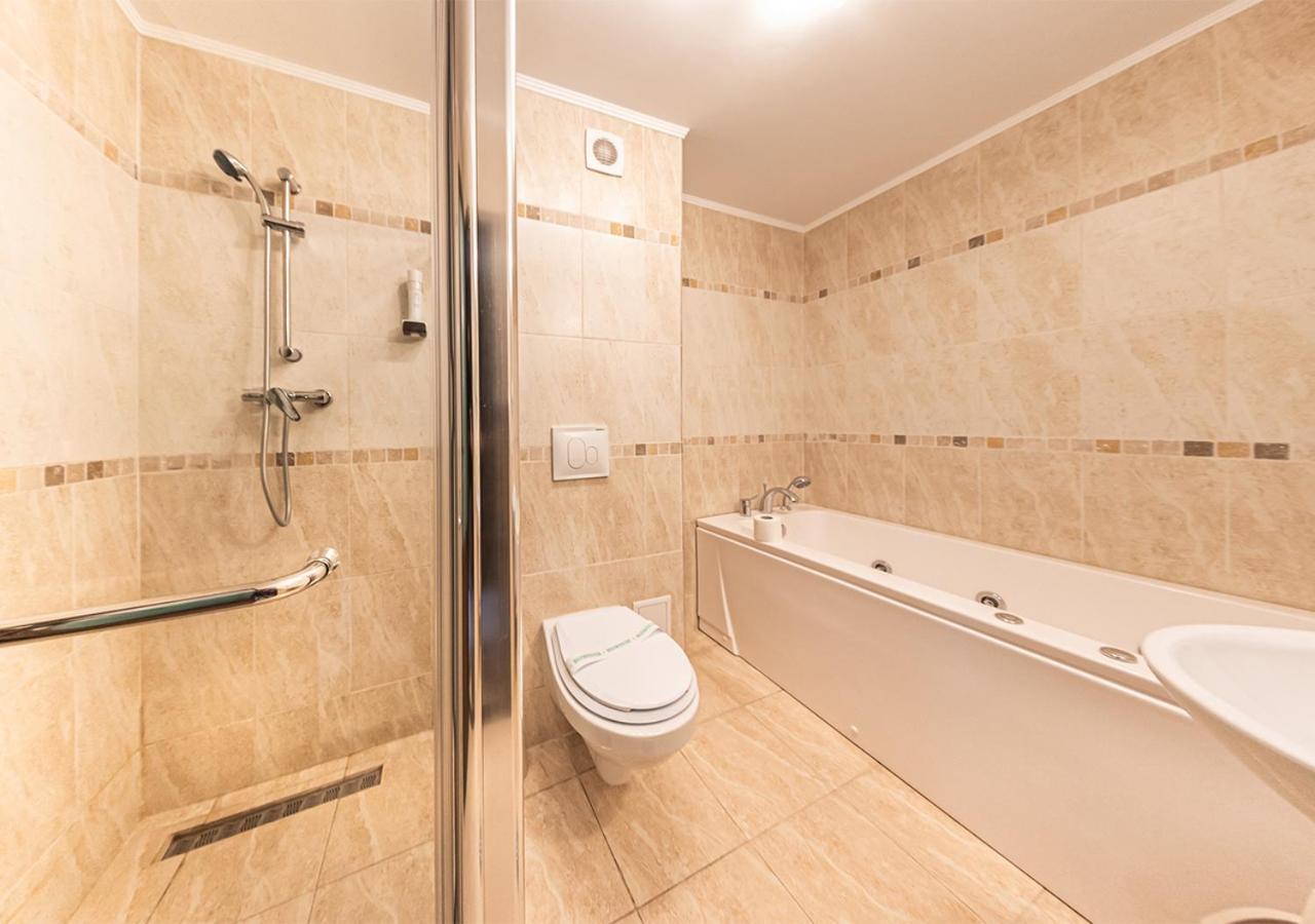 Suite - Photo 12