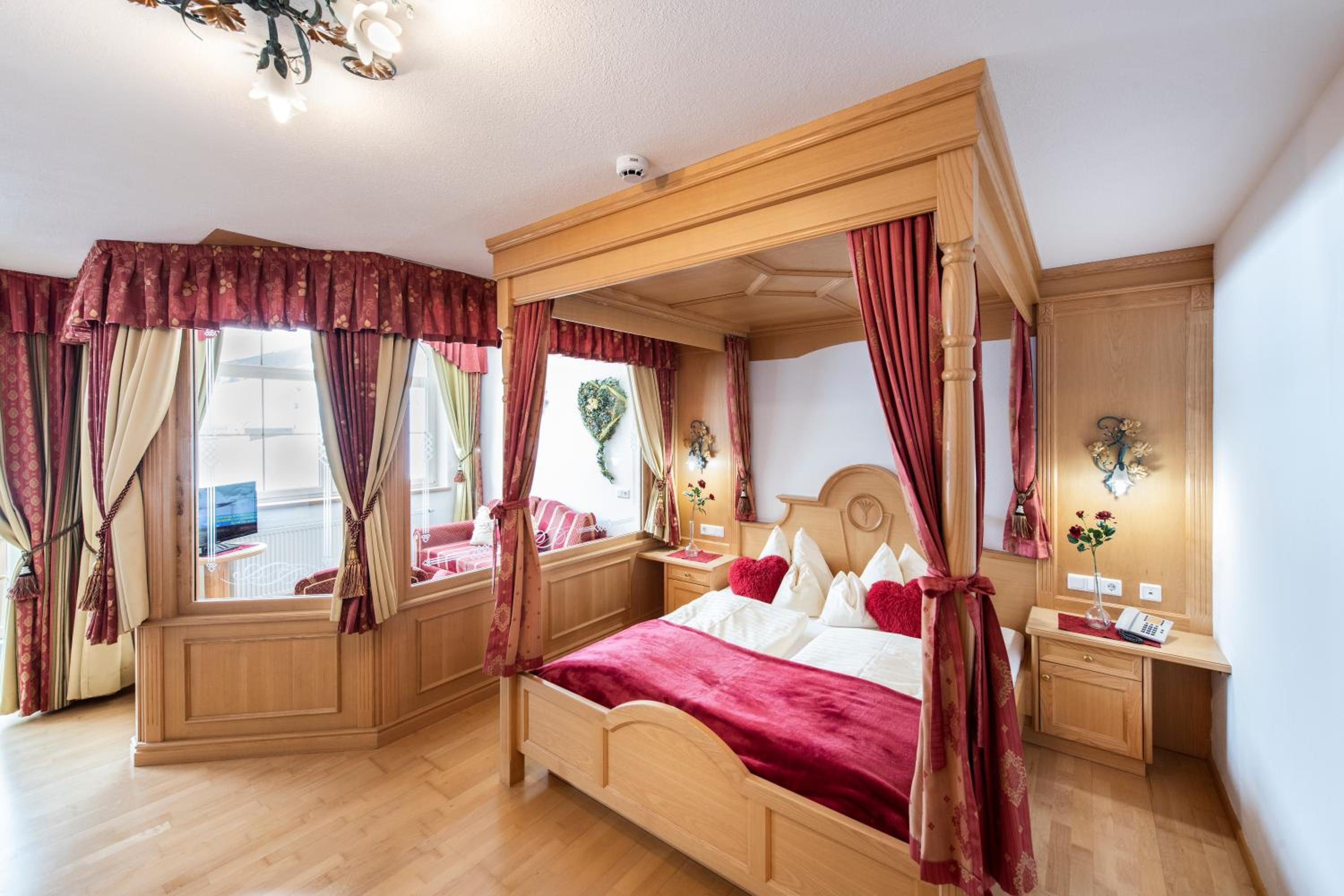 Deluxe Family Suite photo 2