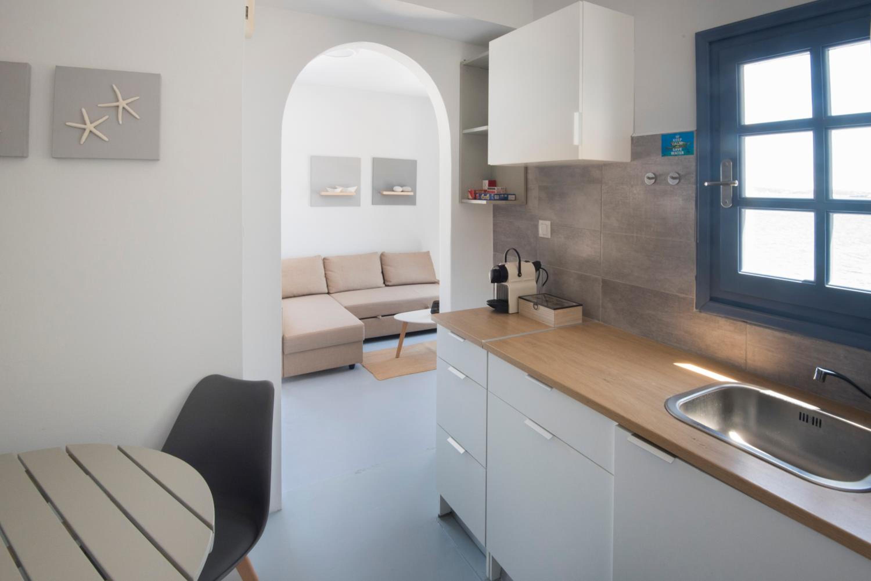 One-Bedroom House - Photo 6