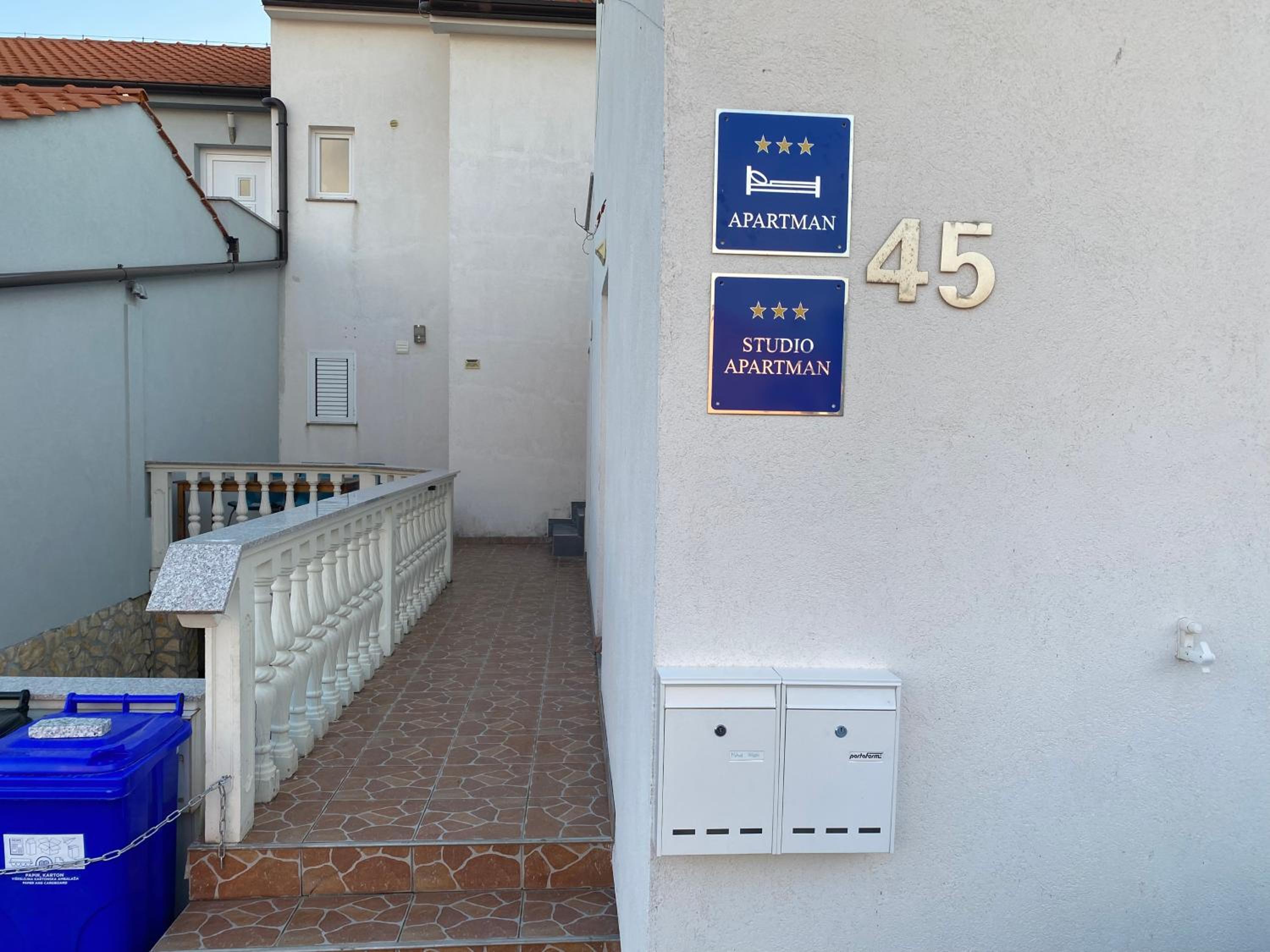 Studio Apartment - Photo 7