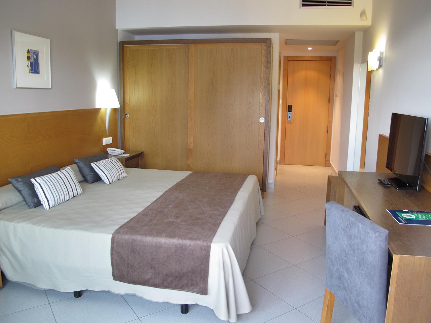 Double or Twin Room - Photo 3