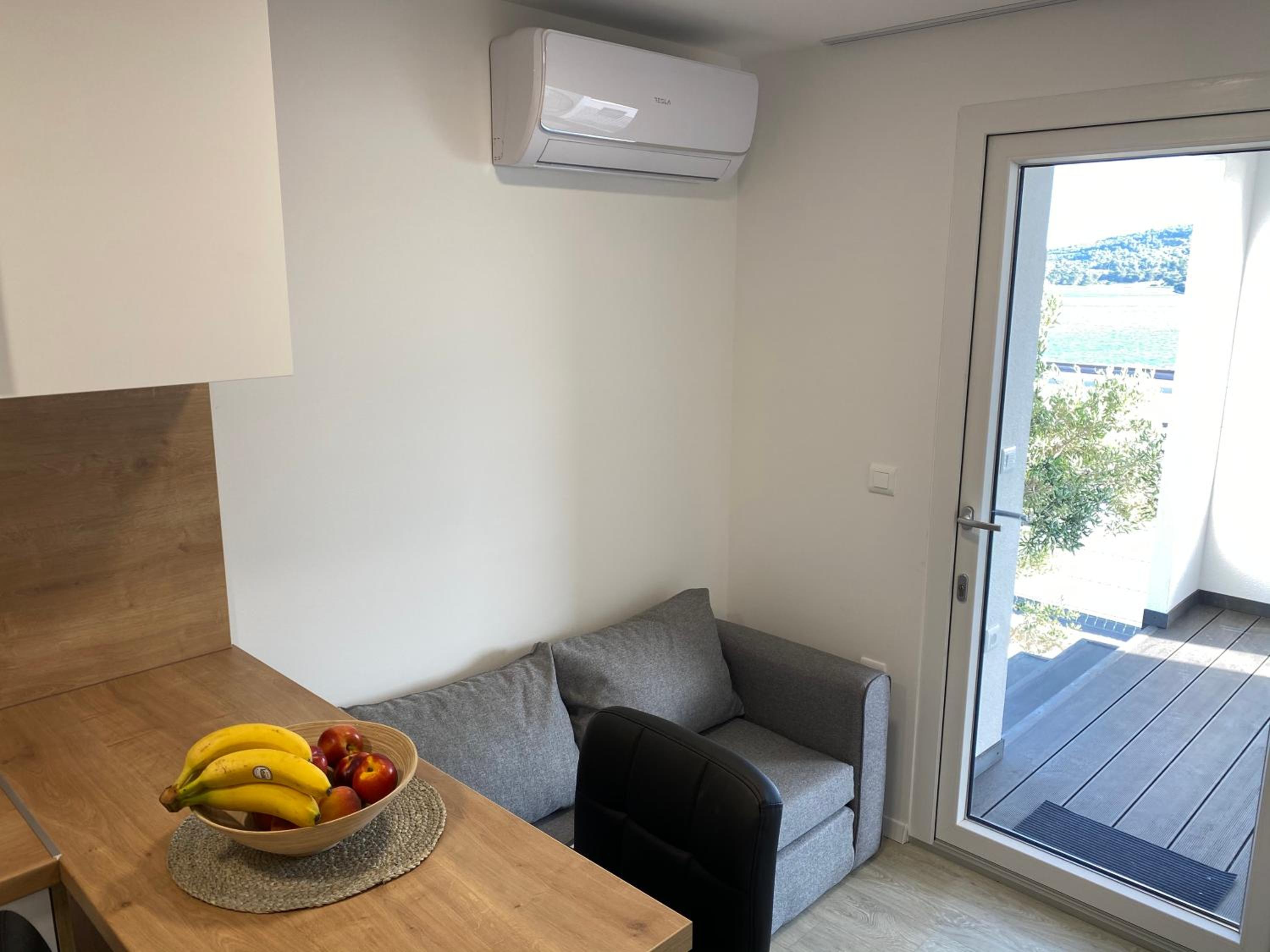 One-Bedroom House photo 1