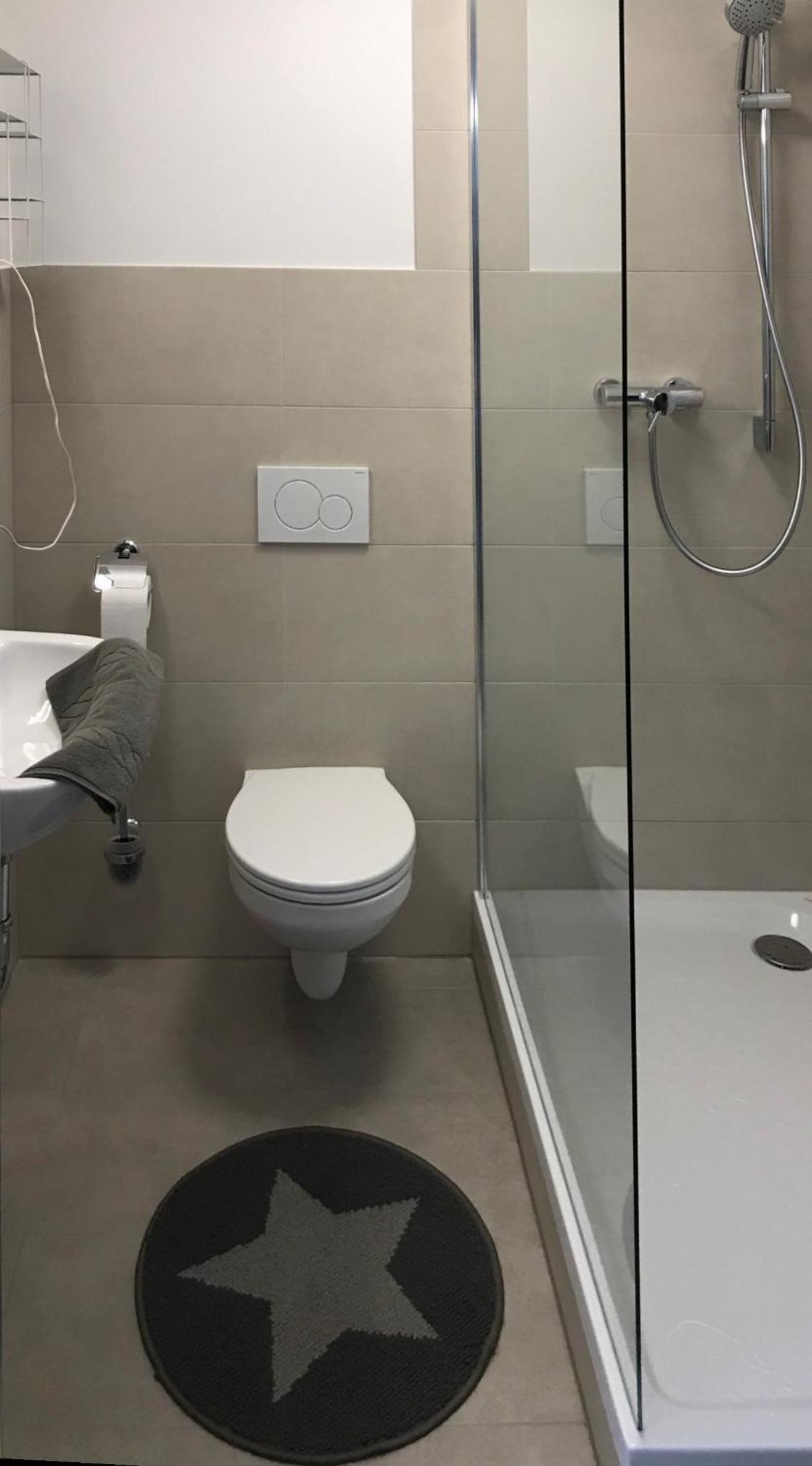 Apartment with Shower photo 2