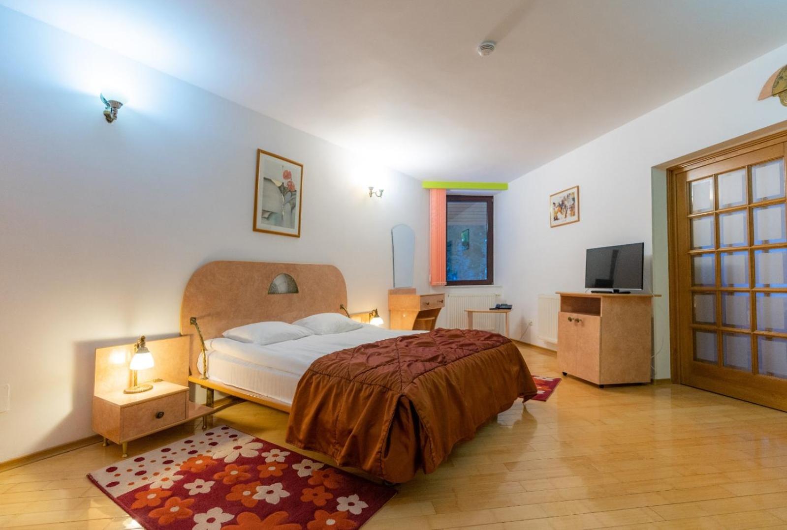 Double Room - Photo 4
