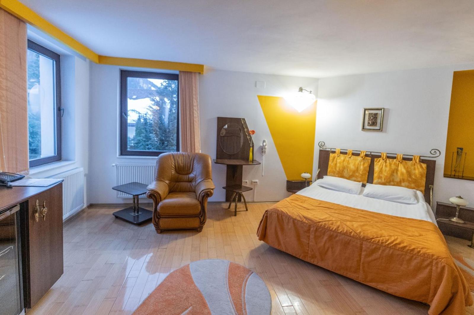 Double Room - Photo 5